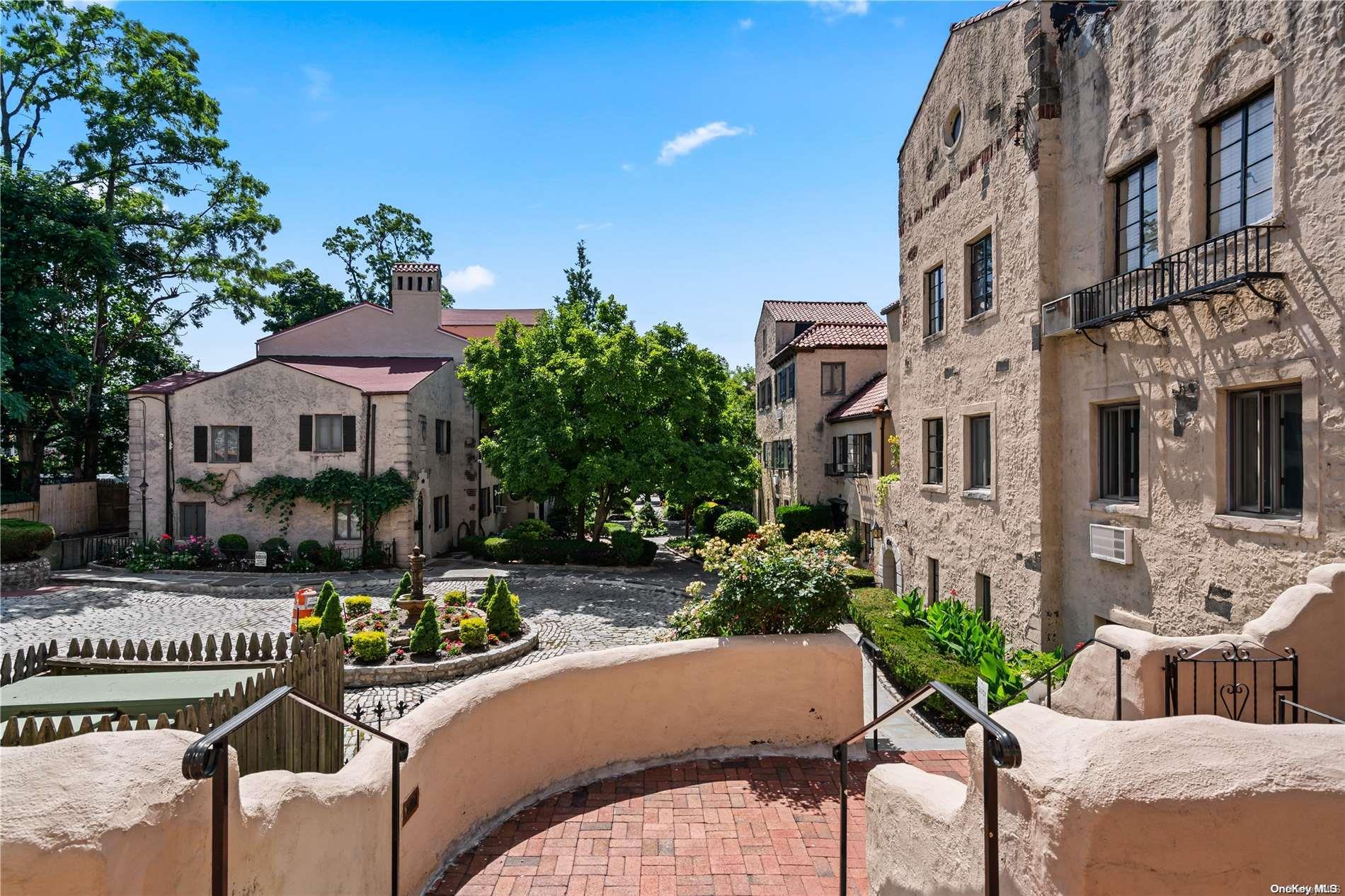 #19 photo, 215 Middle Neck Road, Great Neck , NY 11021