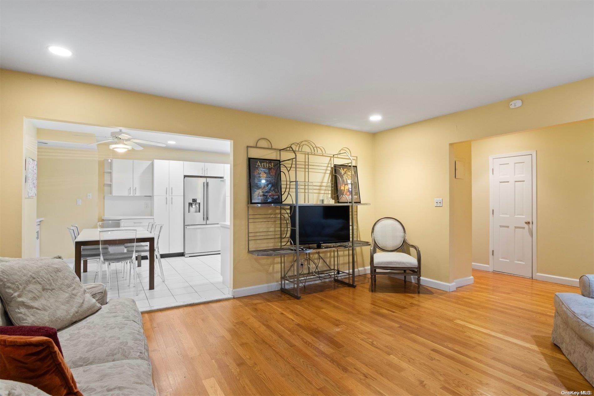 #5 photo, 215 Middle Neck Road, Great Neck , NY 11021