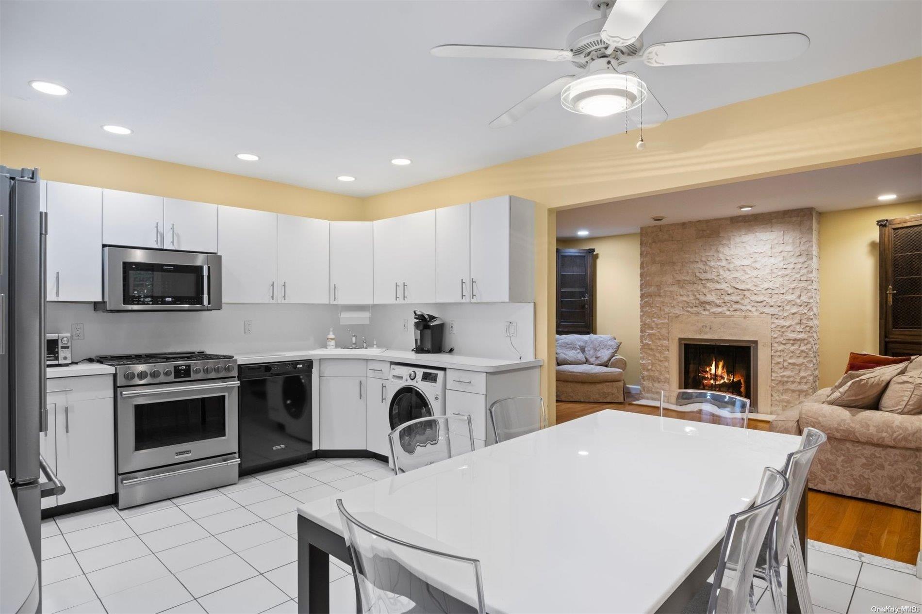 #8 photo, 215 Middle Neck Road, Great Neck , NY 11021