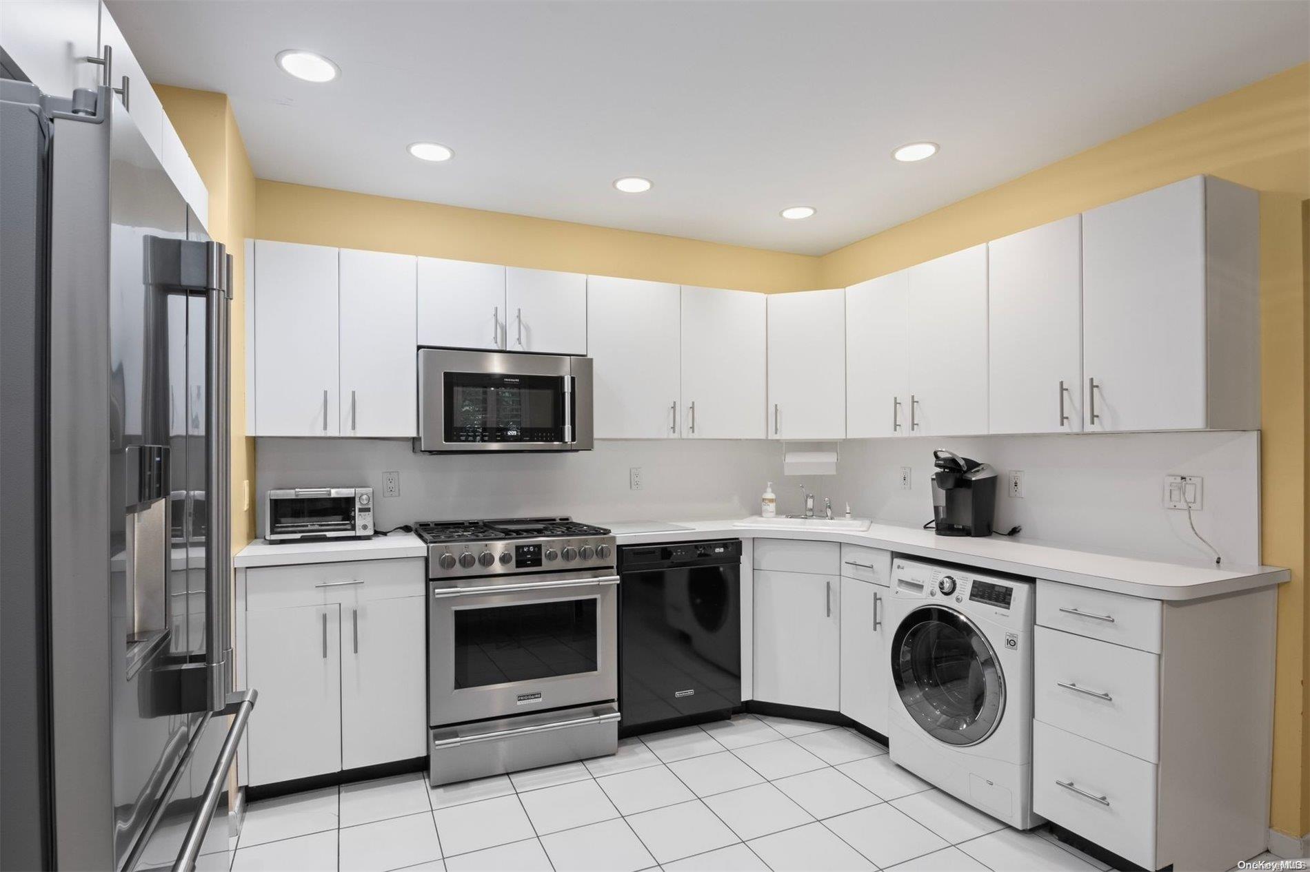 #9 photo, 215 Middle Neck Road, Great Neck , NY 11021