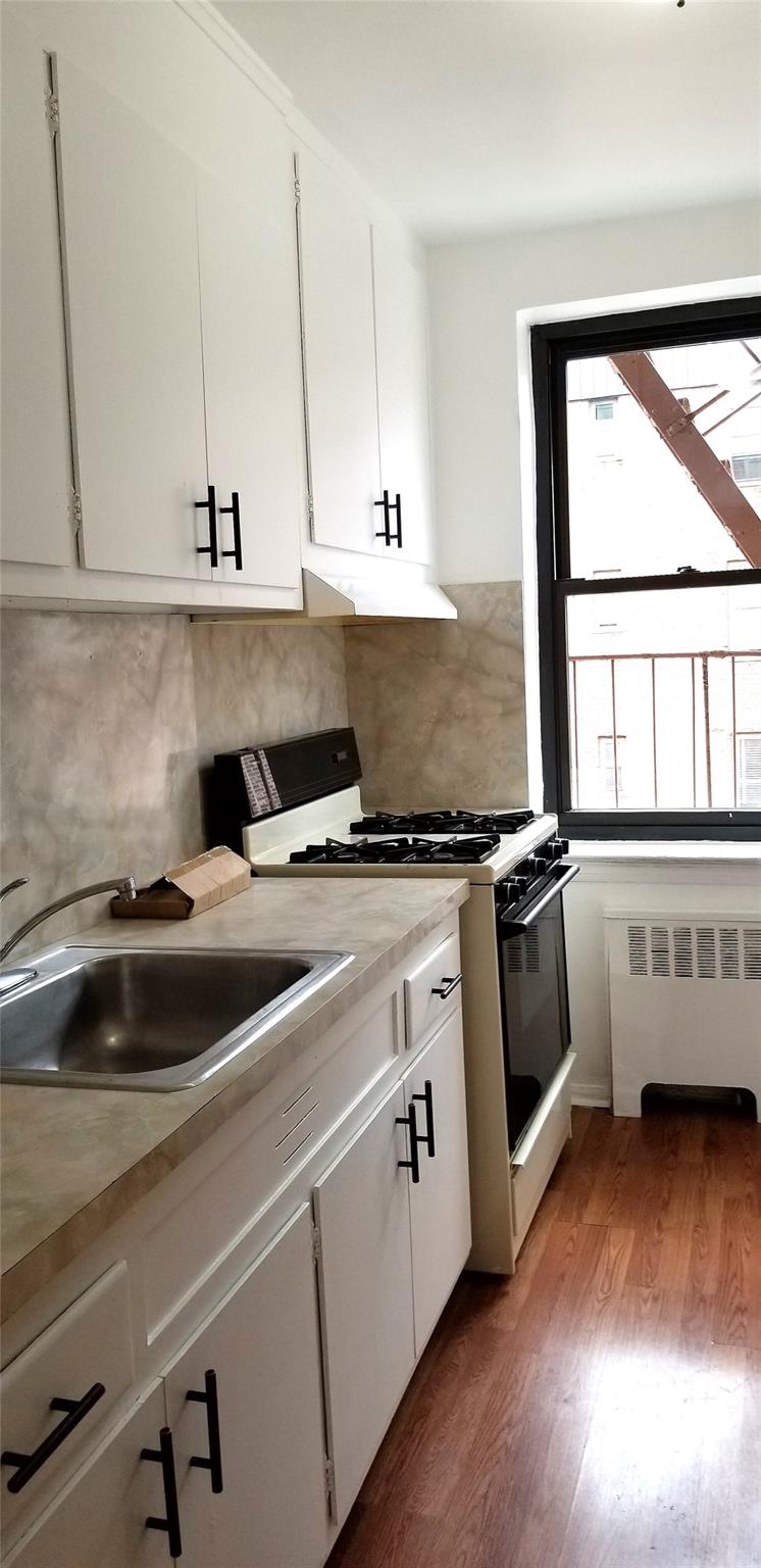 #16 photo, 32-20 92 Street, クイーンズ区 East Elmhurst , NY 11369