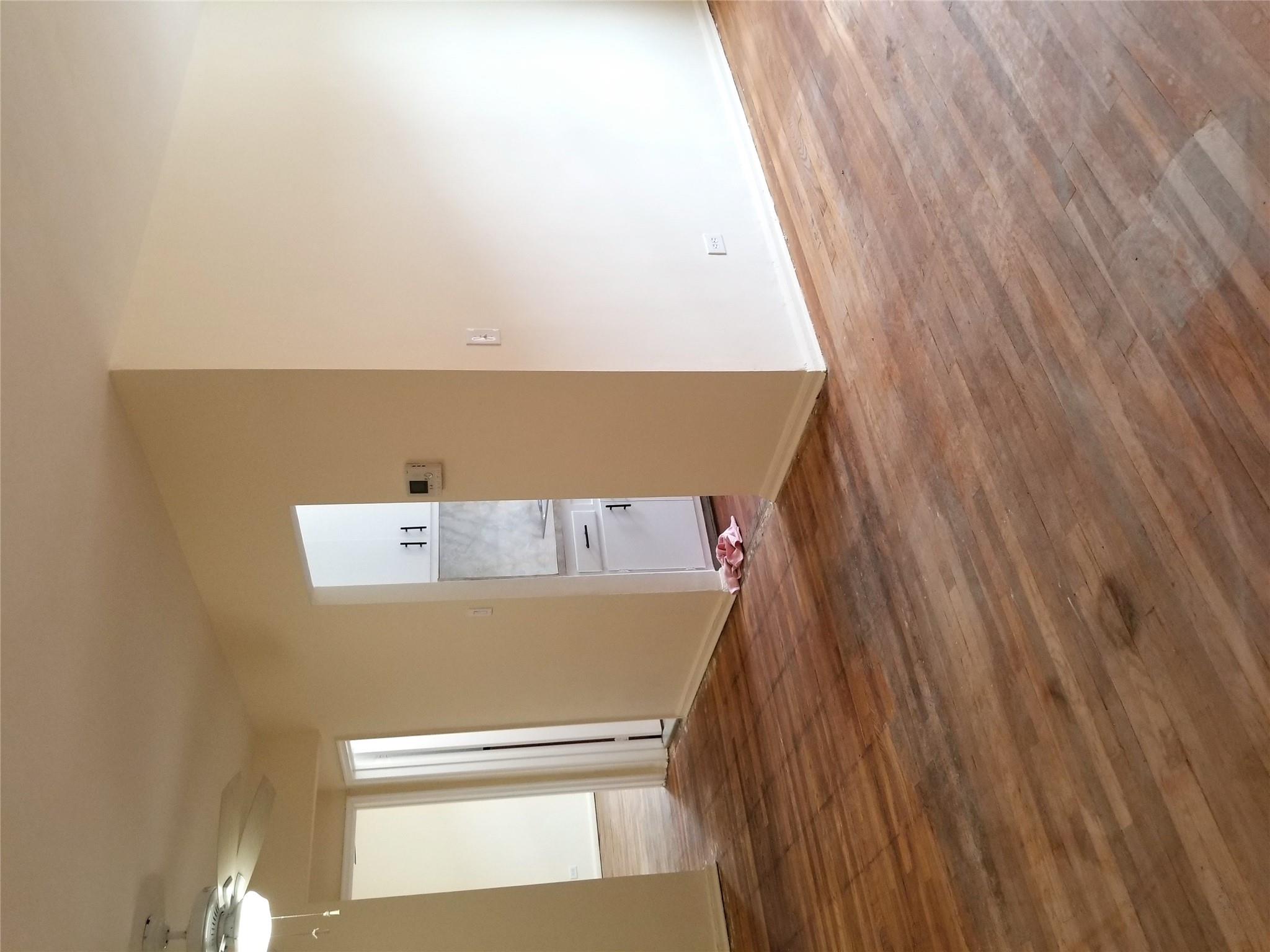 #9 photo, 32-20 92 Street, クイーンズ区 East Elmhurst , NY 11369