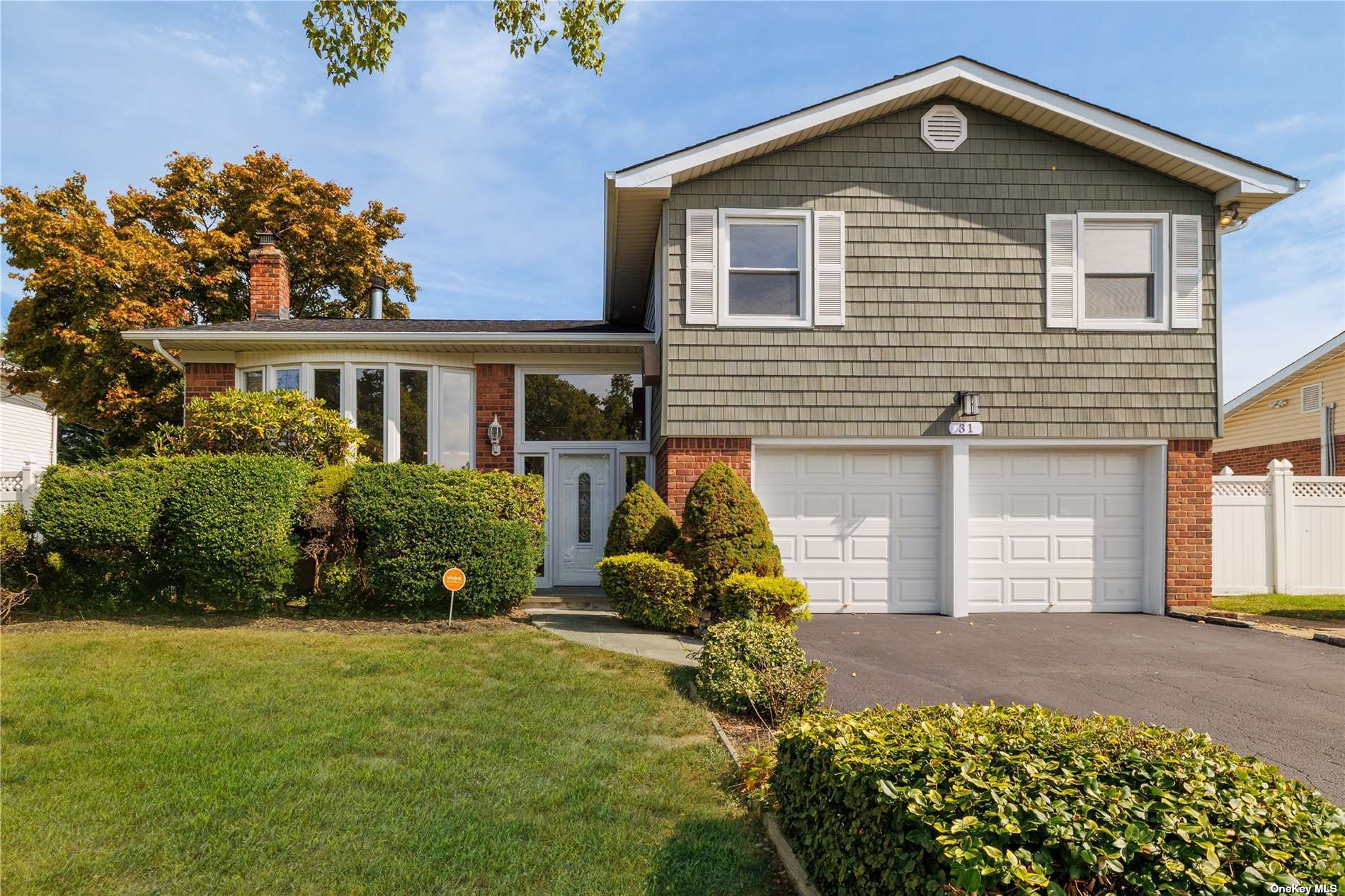 #1 photo, 31 Maxwell Drive, ناسو Westbury , NY 11590