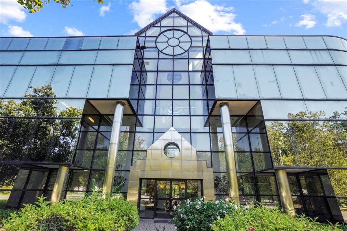 #2 photo, 103 Executive Dr, New Windsor , NY 12553