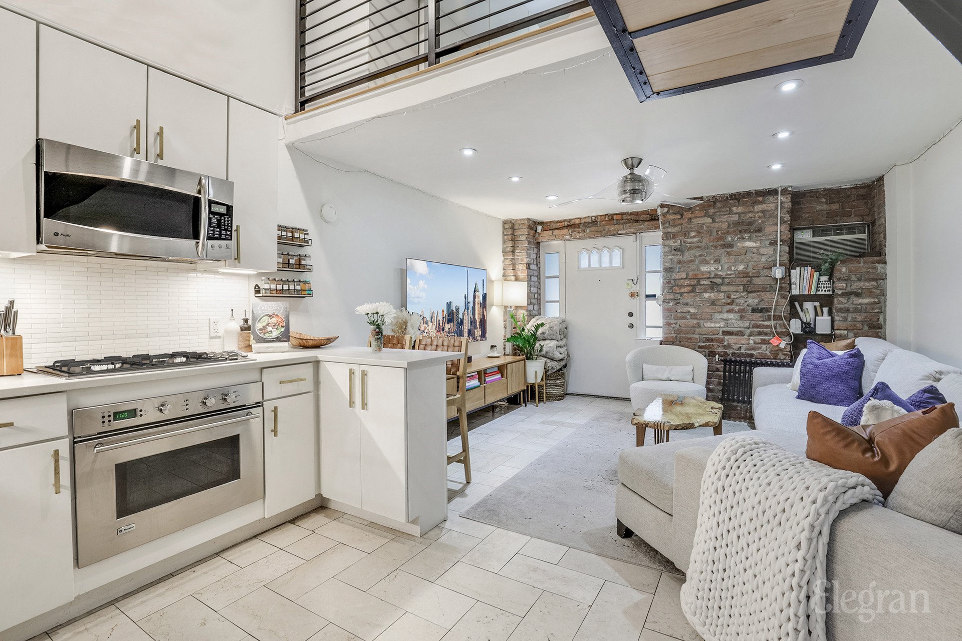 #1 photo, 215 E 24th Street, Kips Bay , NY 10010