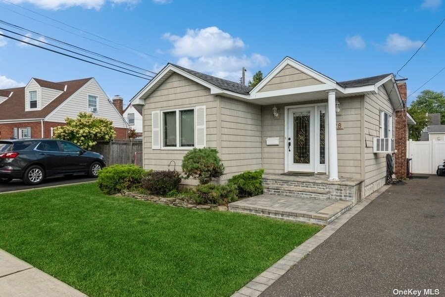 #1 photo, 28 Kensington Avenue, ناسو Merrick , NY 11566