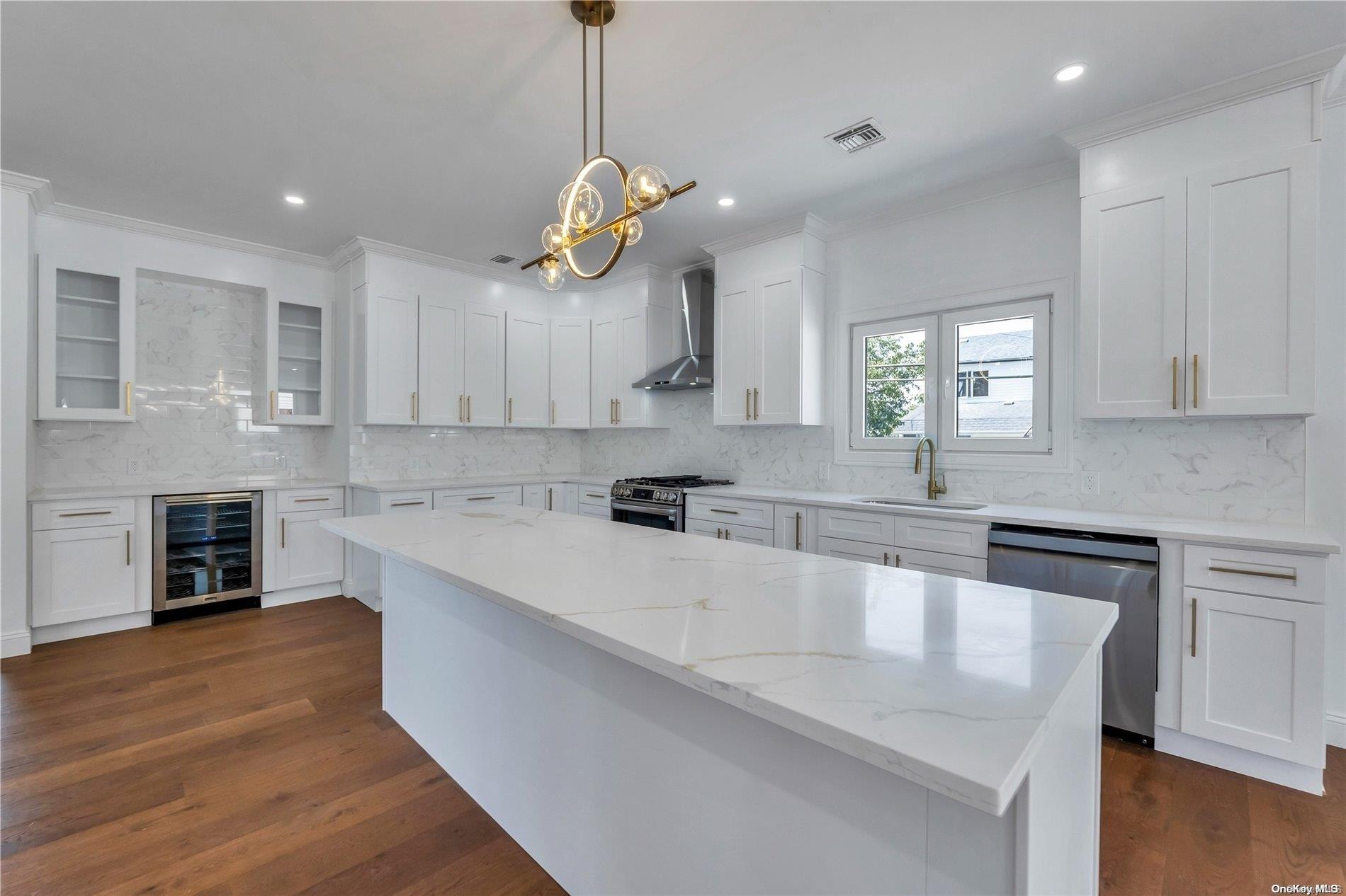 #10 photo, 192 Shelter Lane, 长岛 Levittown , NY 11756