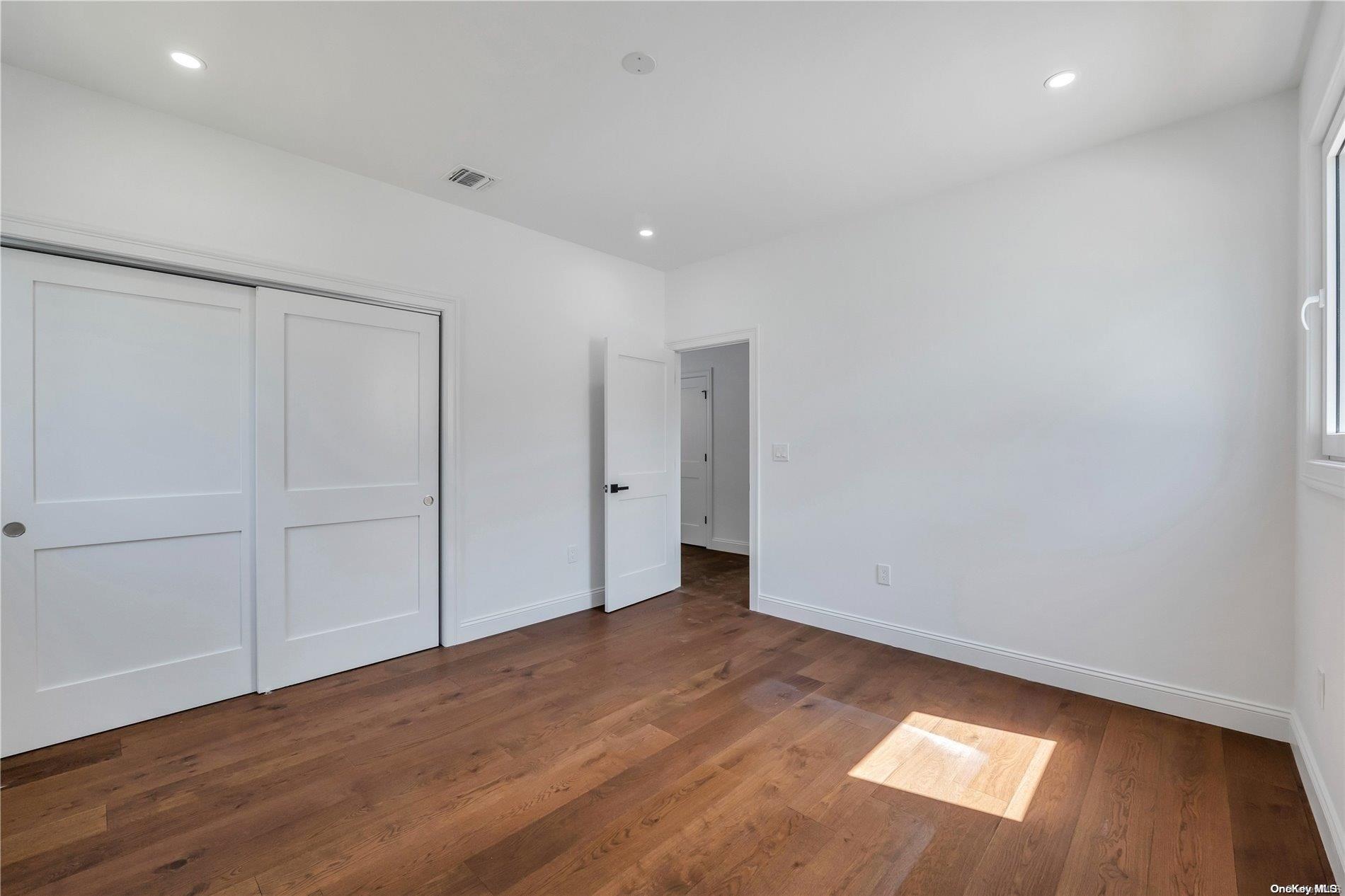 #16 photo, 192 Shelter Lane, 长岛 Levittown , NY 11756