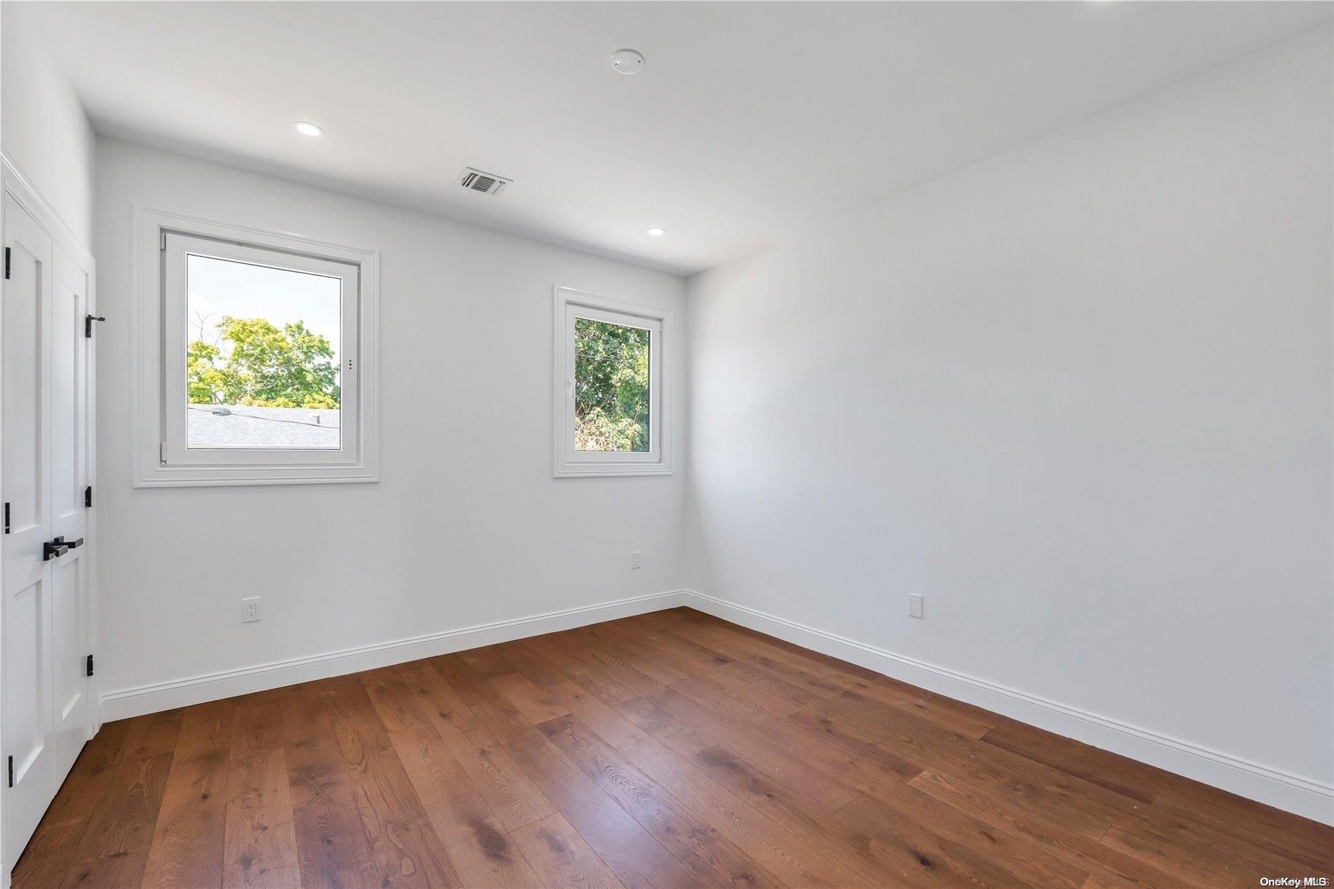 #20 photo, 192 Shelter Lane, 长岛 Levittown , NY 11756