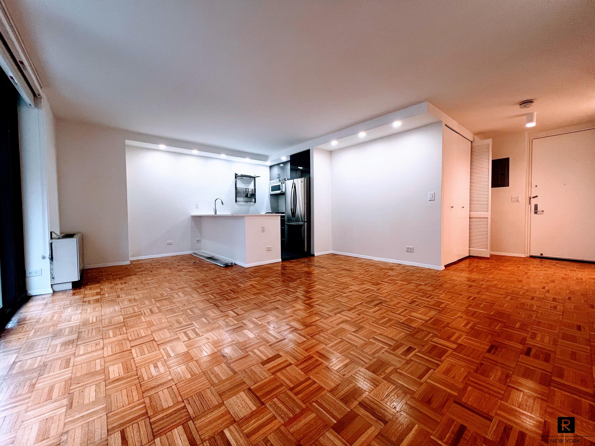 #1 photo, 161 W 61st Street, مانهاتن Lincoln Square , NY 10023