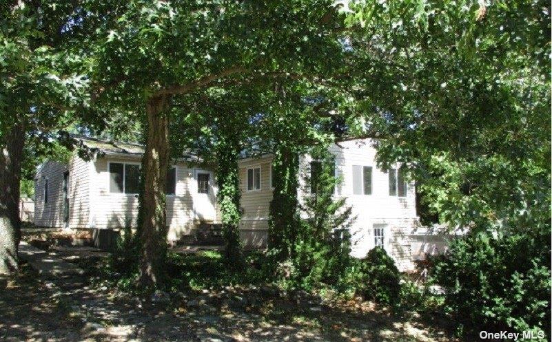 #1 photo, 70 Beech Street, מחוז סאפוק Lake Grove , NY 11755