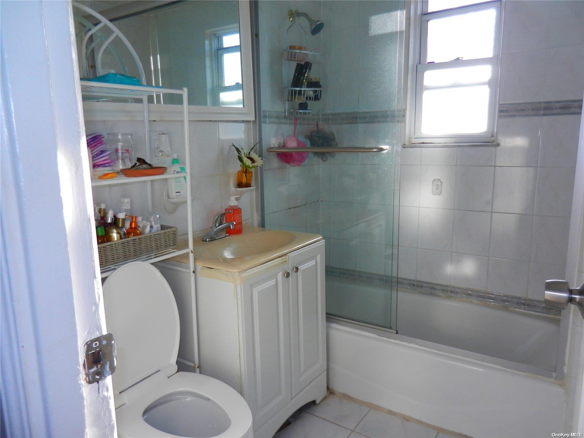 #10 photo, 30-46 86th Street, クイーンズ区 East Elmhurst , NY 11369