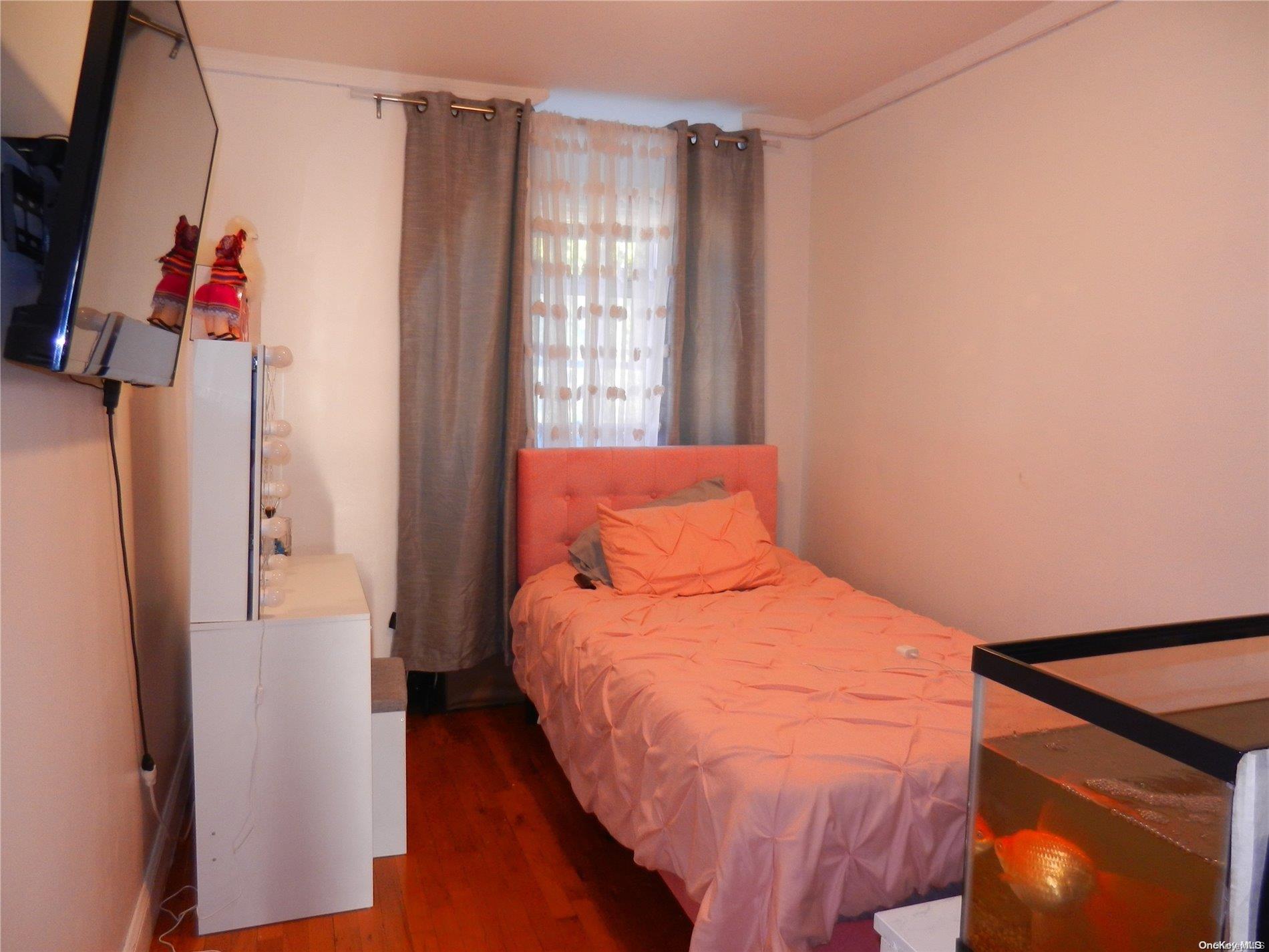 #8 photo, 30-46 86th Street, クイーンズ区 East Elmhurst , NY 11369