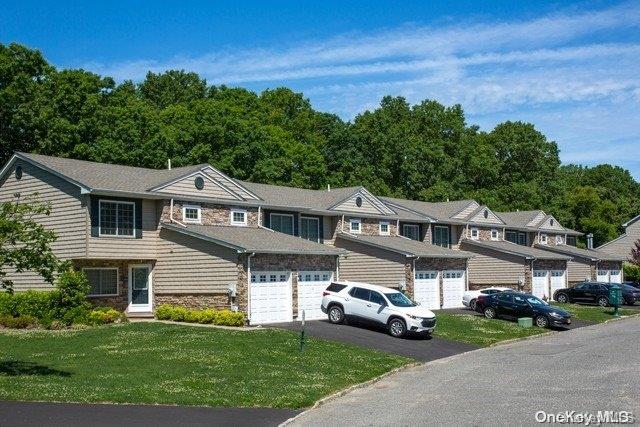 #3 photo, 5000 Townhouse Drive, サフォーク郡 Coram , NY 11727