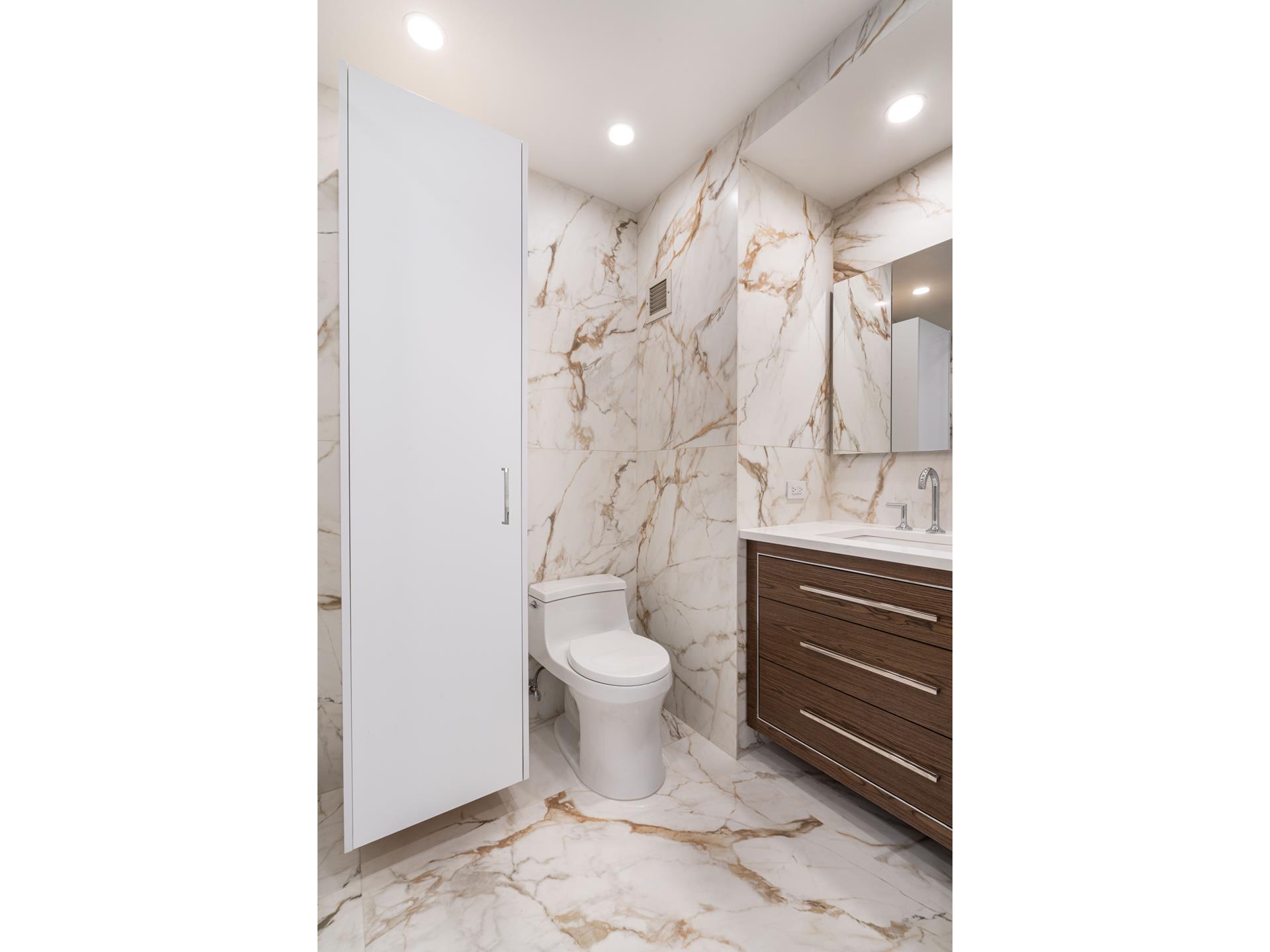 #17 photo, 160 W 66TH Street, マンハッタン Lincoln Square , NY 10023