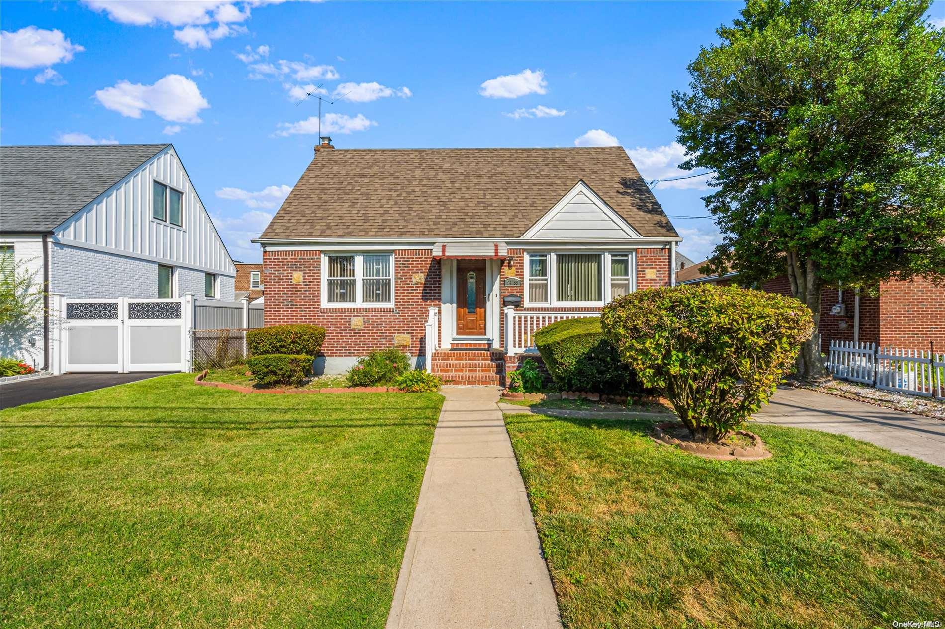 #1 photo, 94-59 238th Street, 长岛 花卉园 Floral Park , NY 11001