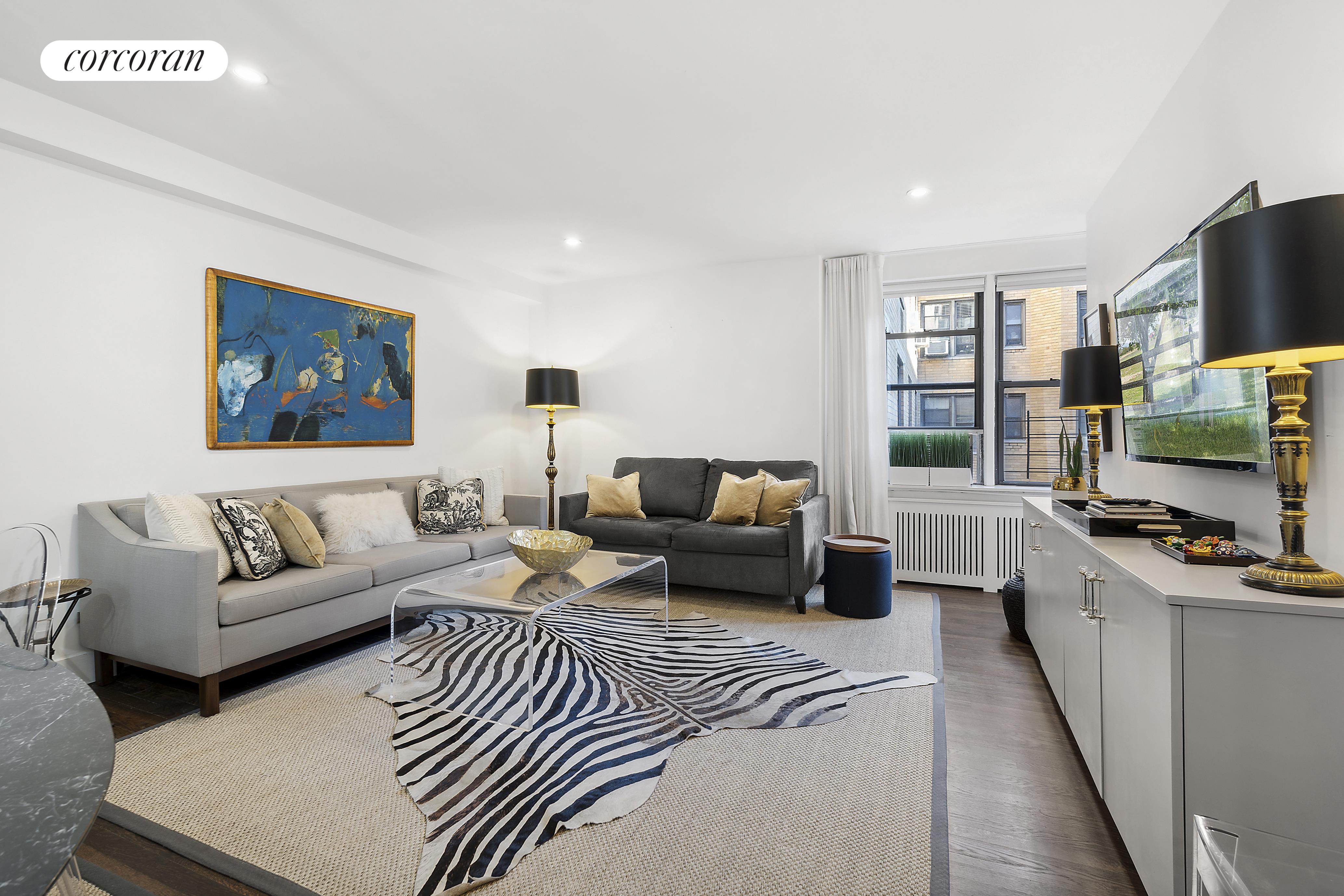 #1 photo, 30 E 9TH Street, Greenwich Village , NY 10003