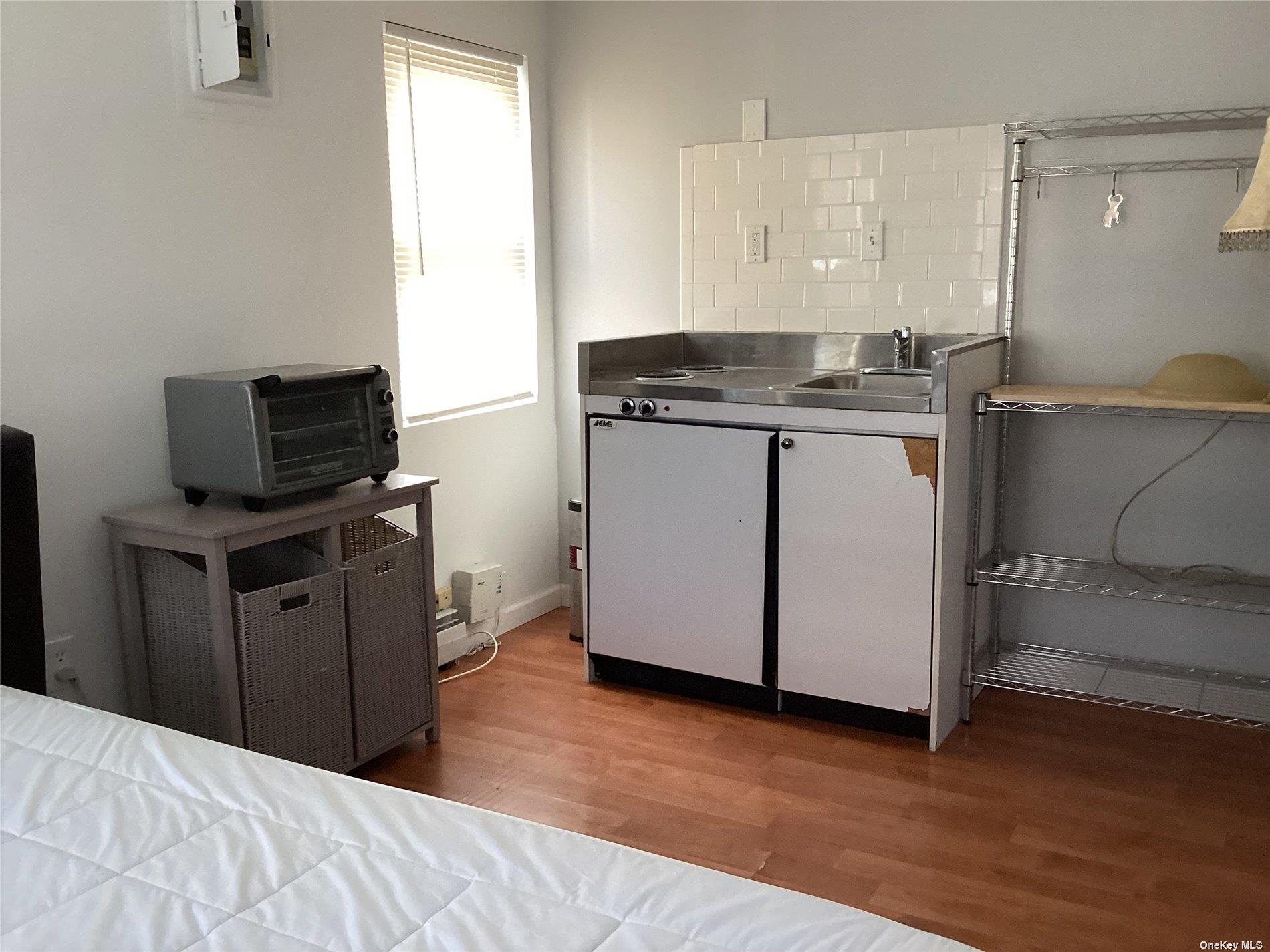 #5 photo, 742 S 9th Street, サフォーク郡 Lindenhurst , NY 11757