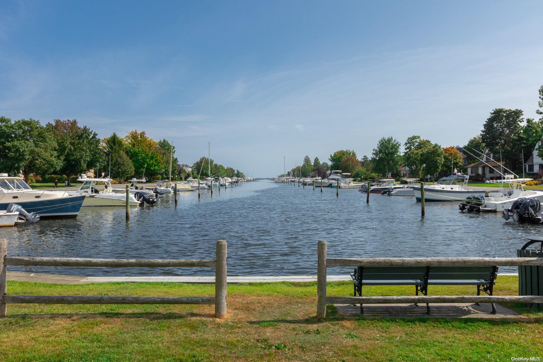 #13 photo, 17 S Bay Court, 东长岛 艾斯利普 Brightwaters , NY 11718