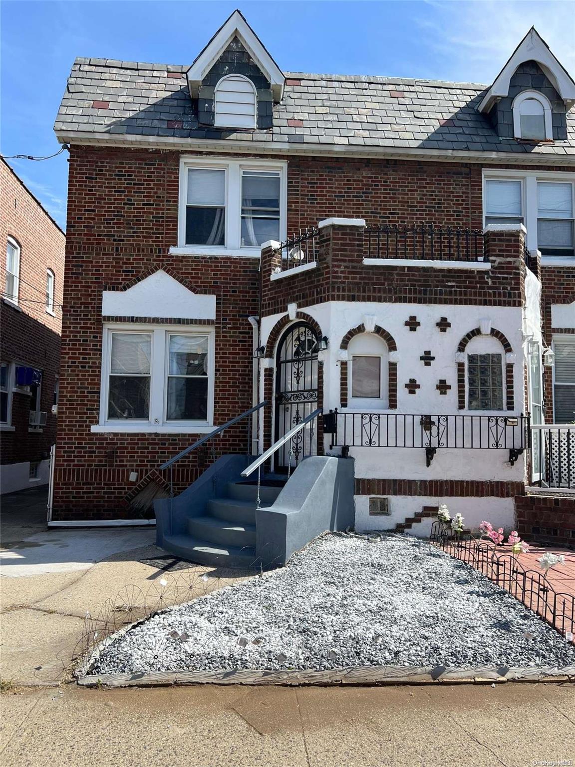 #1 photo, 95-27 239th Street, 長島 花卉園 Floral Park , NY 11001