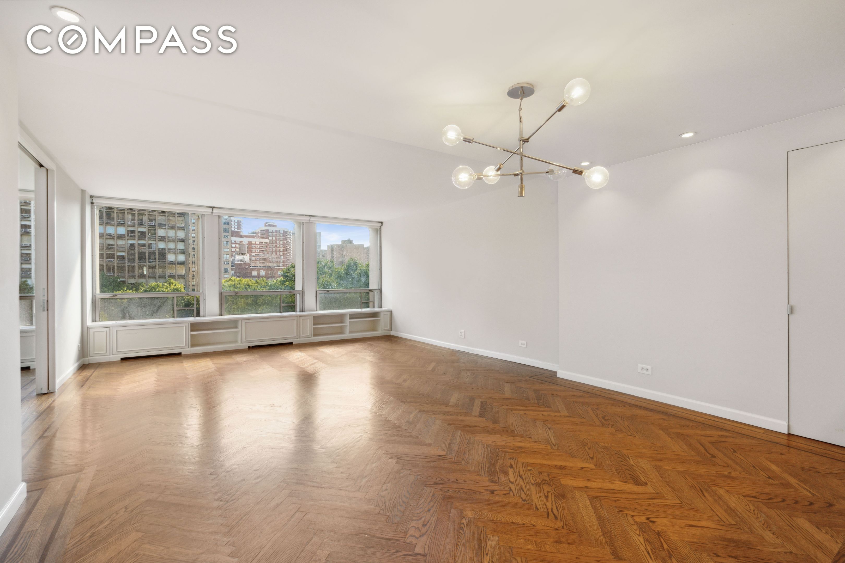 #1 photo, 330 E 33rd Street, 曼哈顿 基普斯湾 Kips Bay , NY 10016