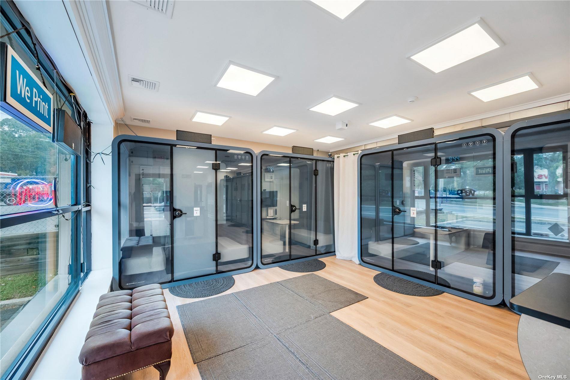 #17 photo, 1221 Route 25A, サフォーク郡 Smithtown , NY 11787