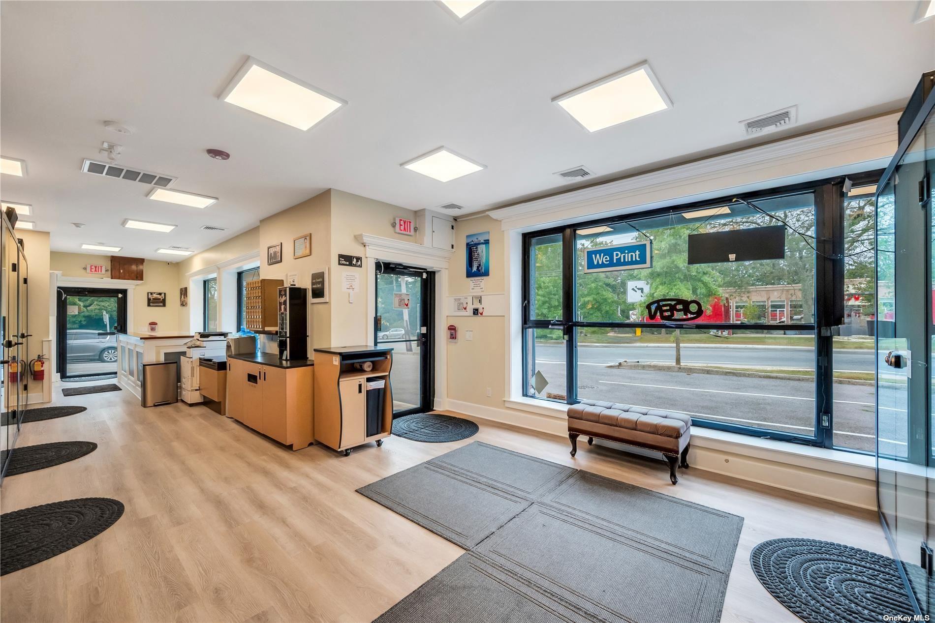 #18 photo, 1221 Route 25A, サフォーク郡 Smithtown , NY 11787