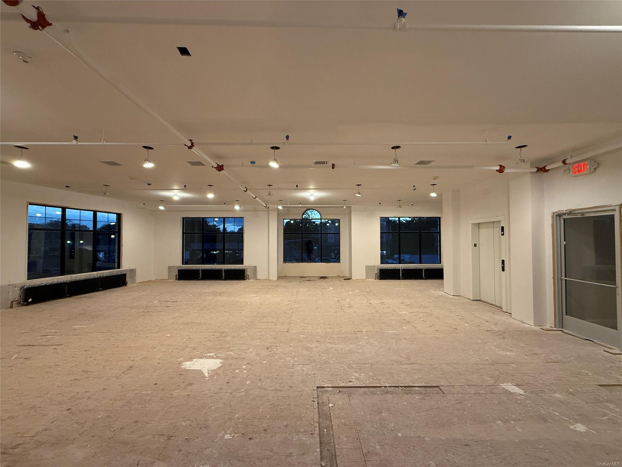 #17 photo, 342 Post Avenue, ナッソー郡 Westbury , NY 11590