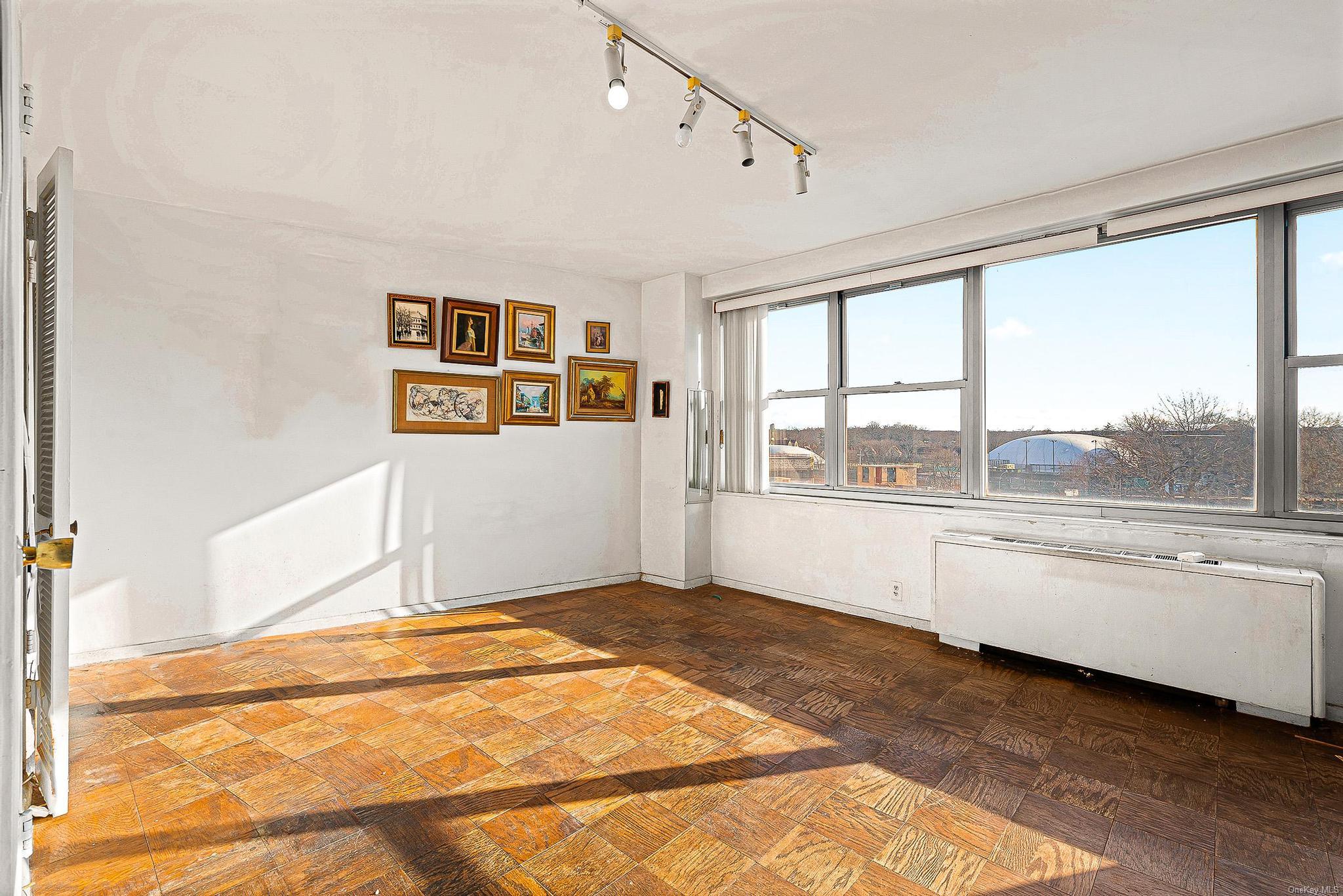 #12 photo, 70-25 Yellowstone Boulevard, クイーンズ区 Forest Hills , NY 11375