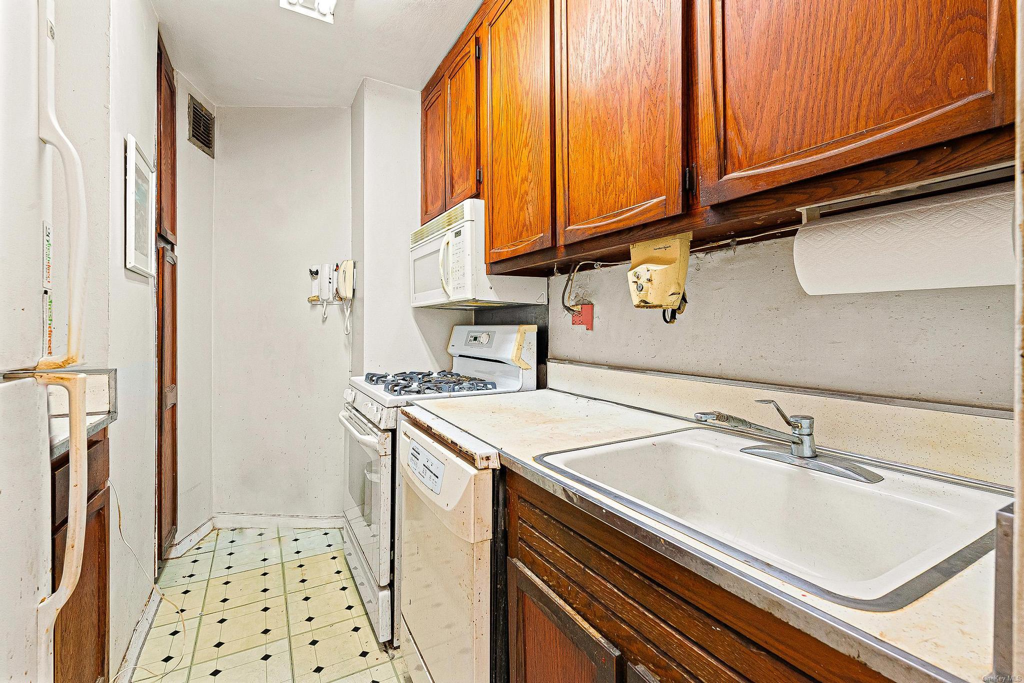 #15 photo, 70-25 Yellowstone Boulevard, クイーンズ区 Forest Hills , NY 11375