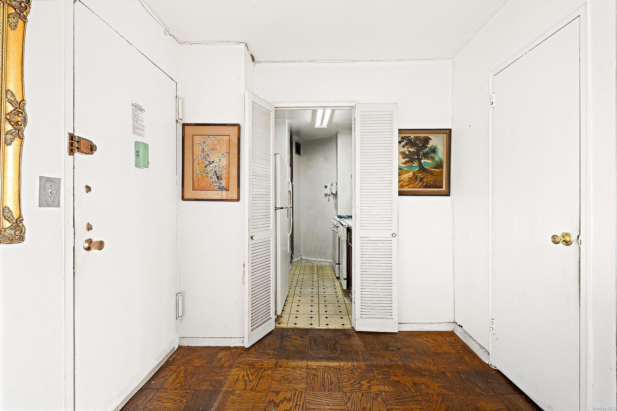 #6 photo, 70-25 Yellowstone Boulevard, クイーンズ区 Forest Hills , NY 11375