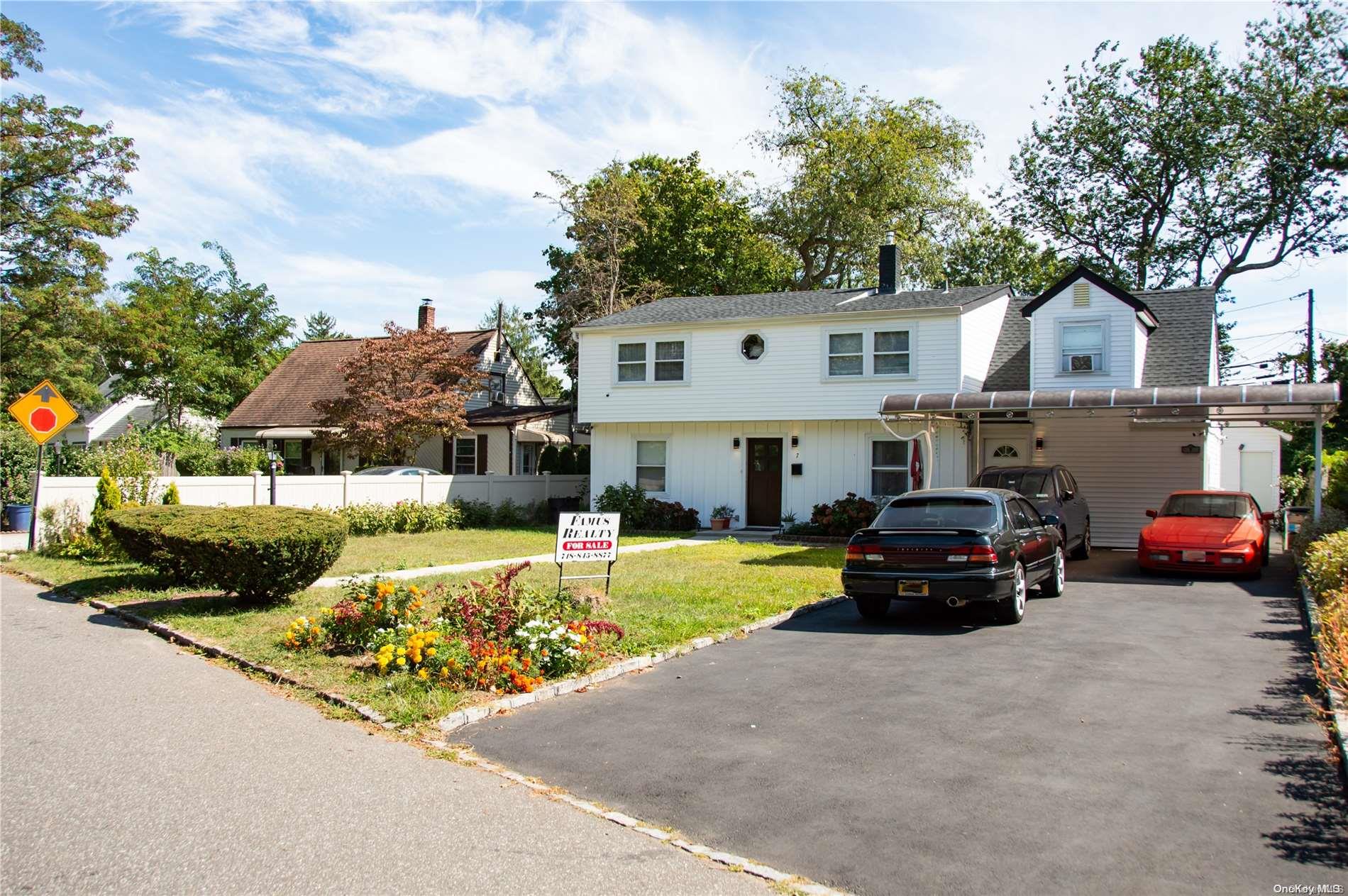 #1 photo, 7 Arbor Ln, Westbury , NY 11590
