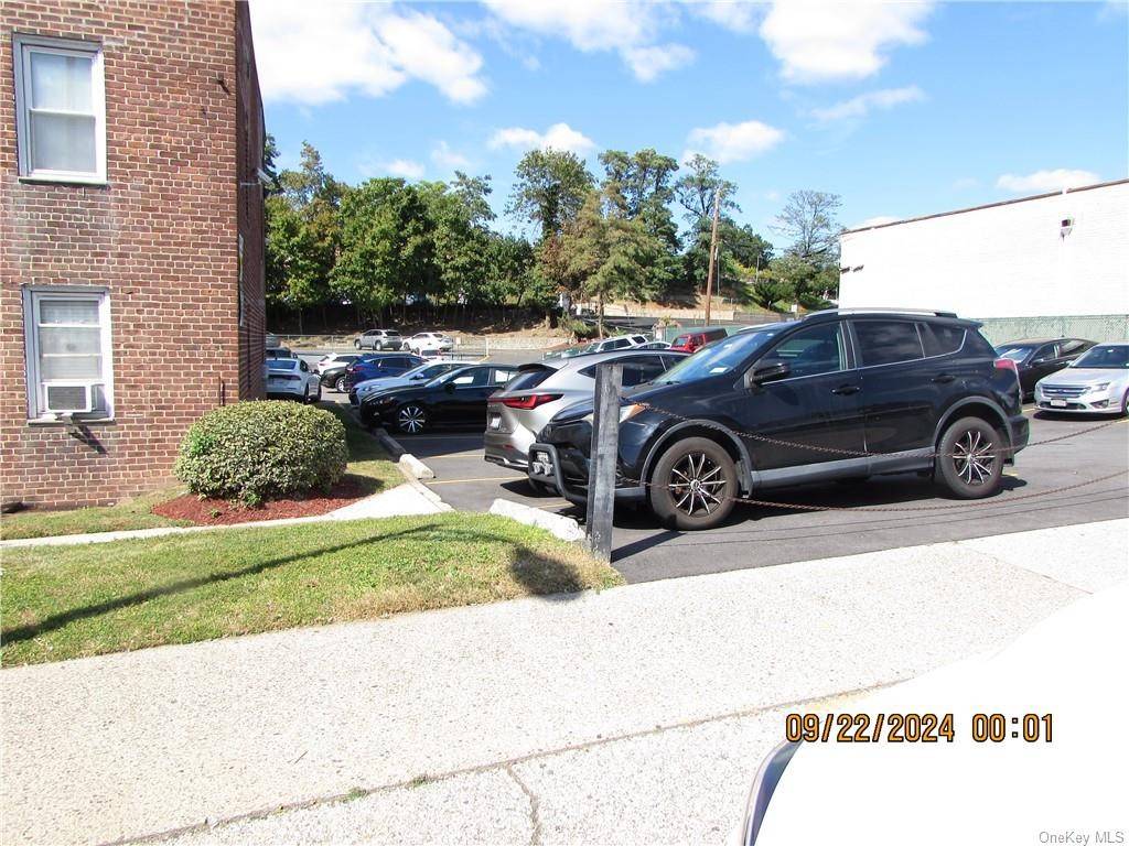 #12 photo, 1561 Central Park Ave, #I-5, Yonkers , NY 10710