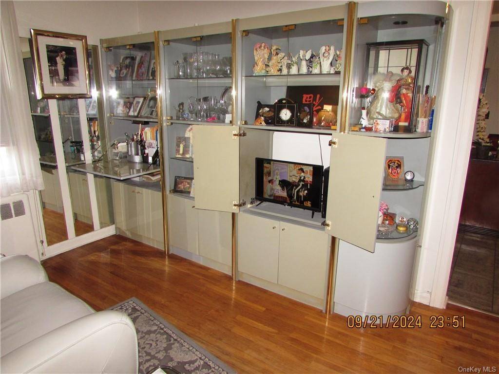 #4 photo, 1561 Central Park Ave, #I-5, Yonkers , NY 10710