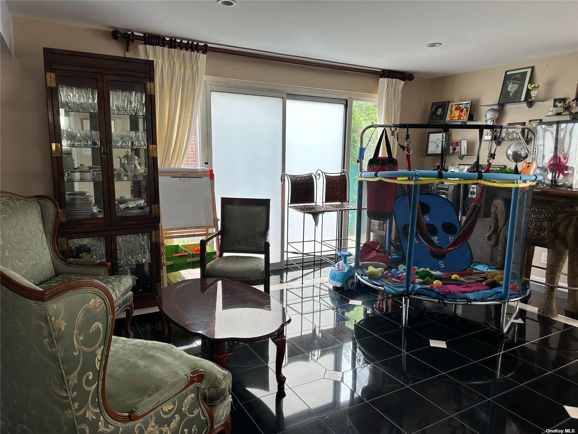 #4 photo, 75-75 180th Street, Fresh Meadows , NY 11366