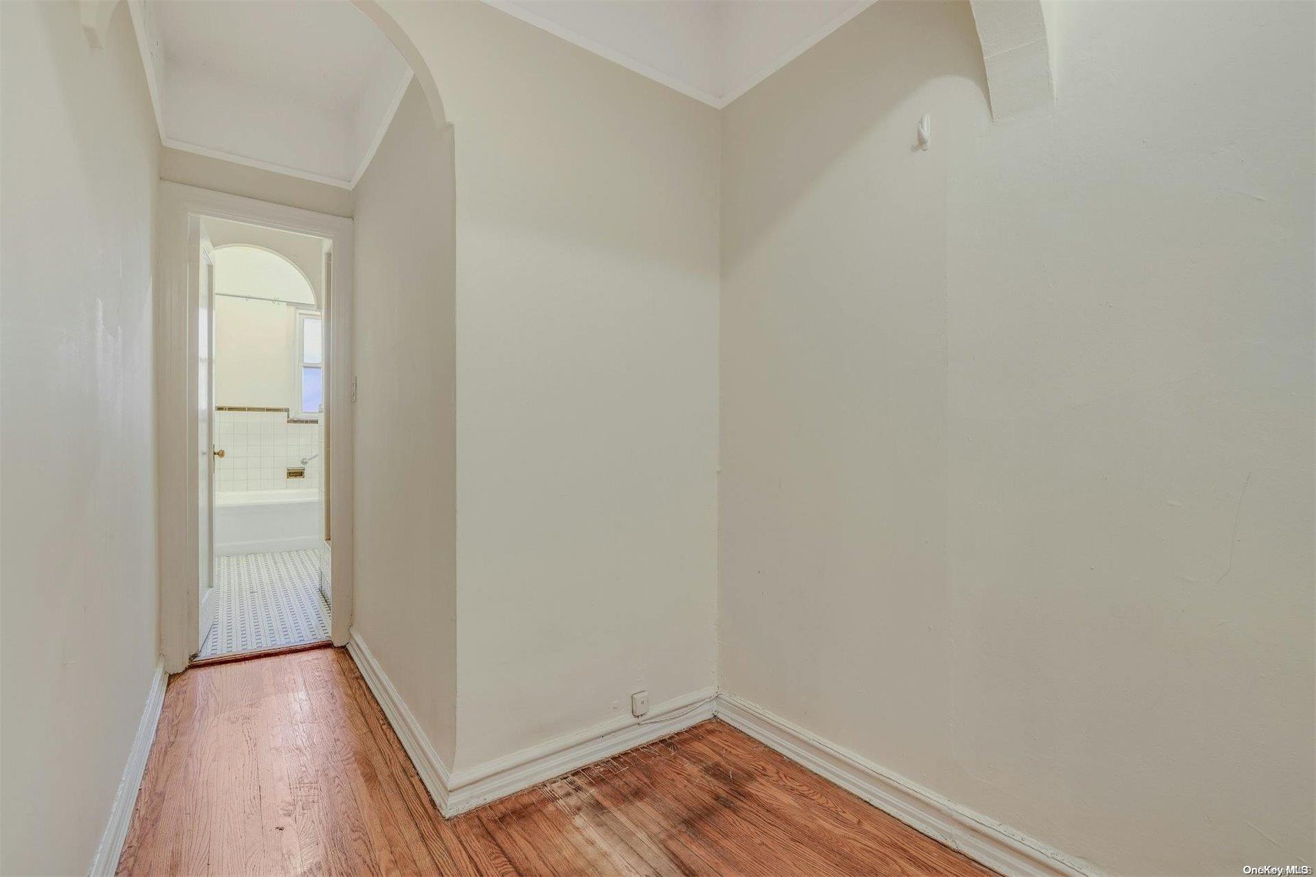 #10 photo, 85-10 34th Avenue, كوينز Jackson Heights , NY 11372