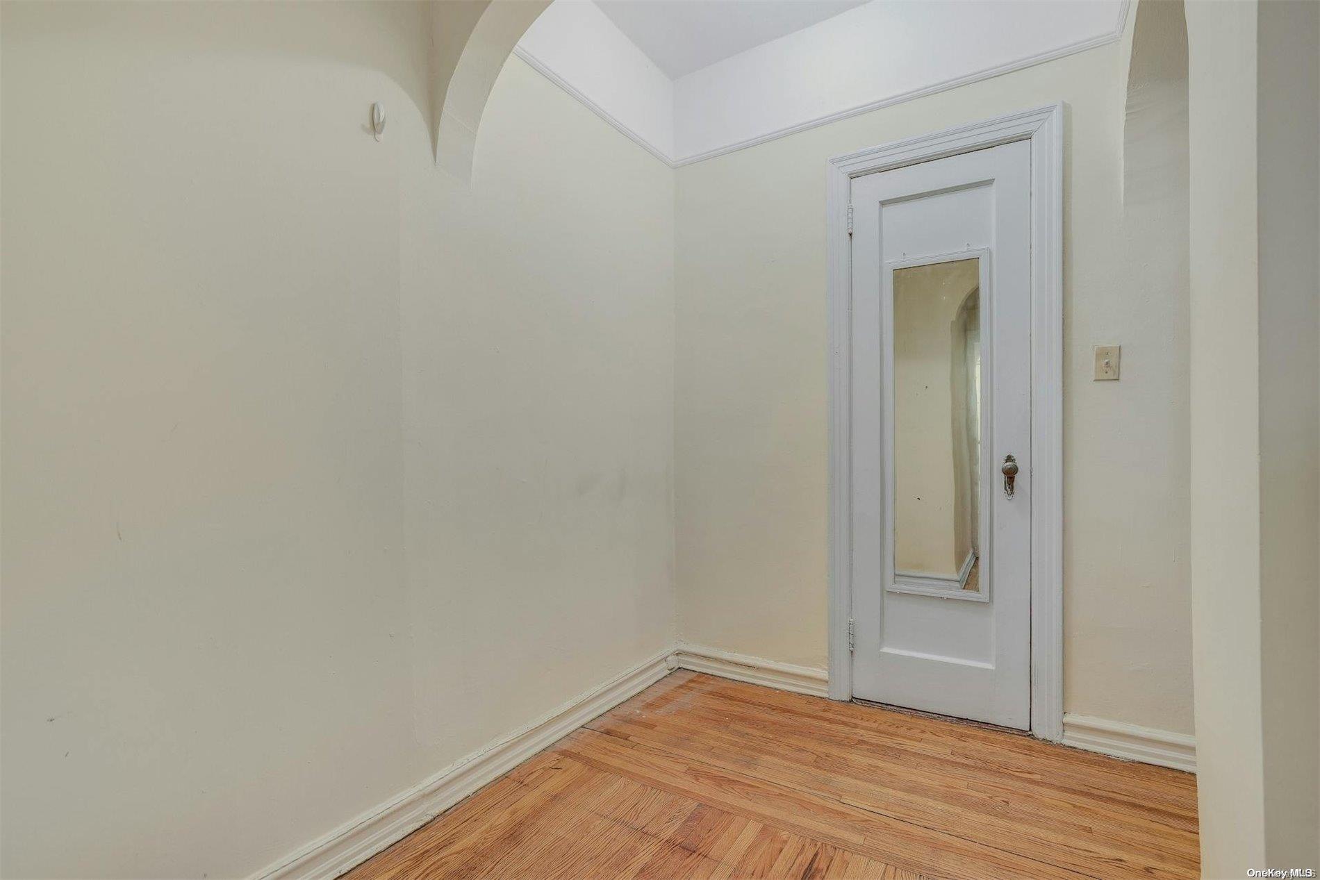 #12 photo, 85-10 34th Avenue, كوينز Jackson Heights , NY 11372