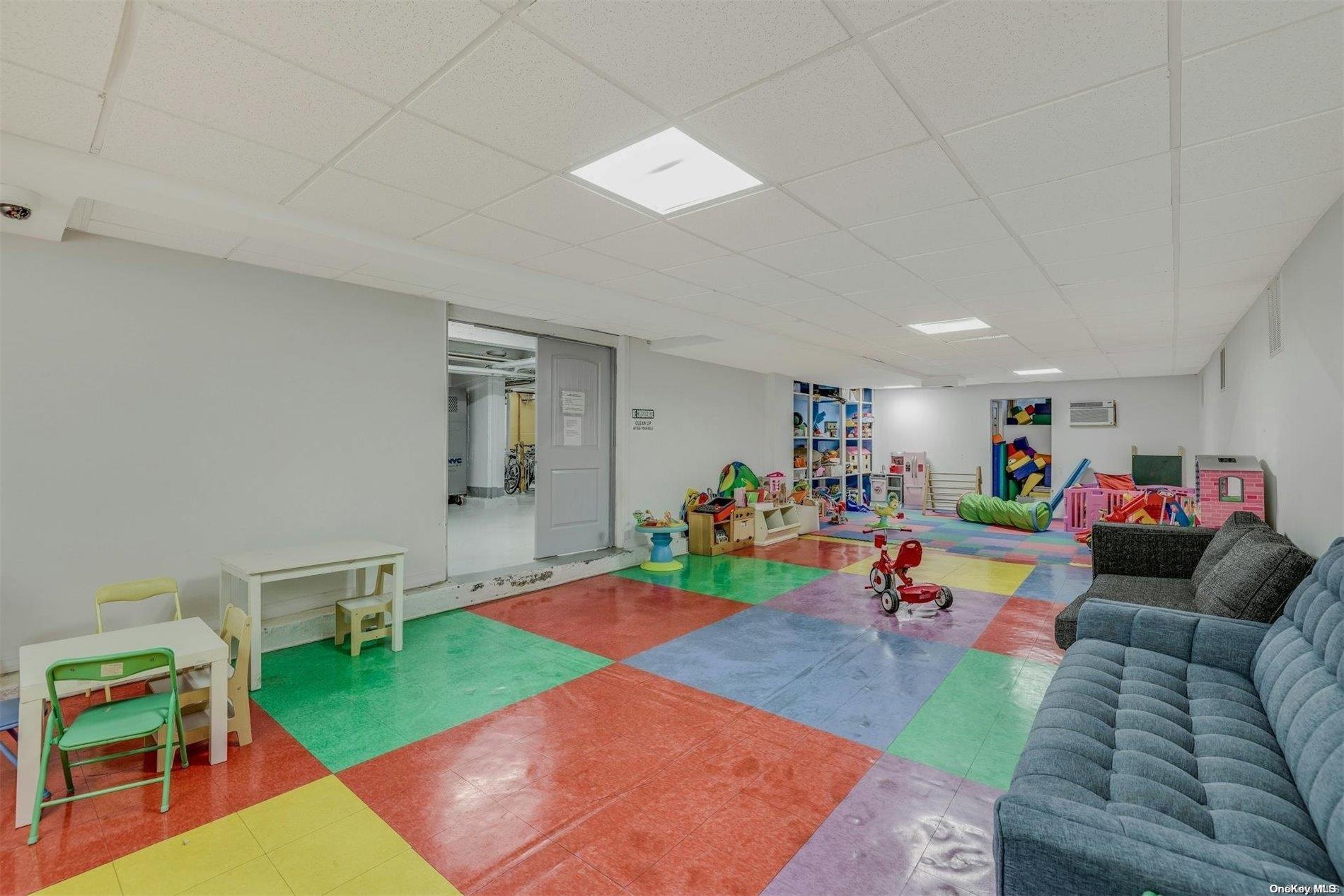 #19 photo, 85-10 34th Avenue, كوينز Jackson Heights , NY 11372