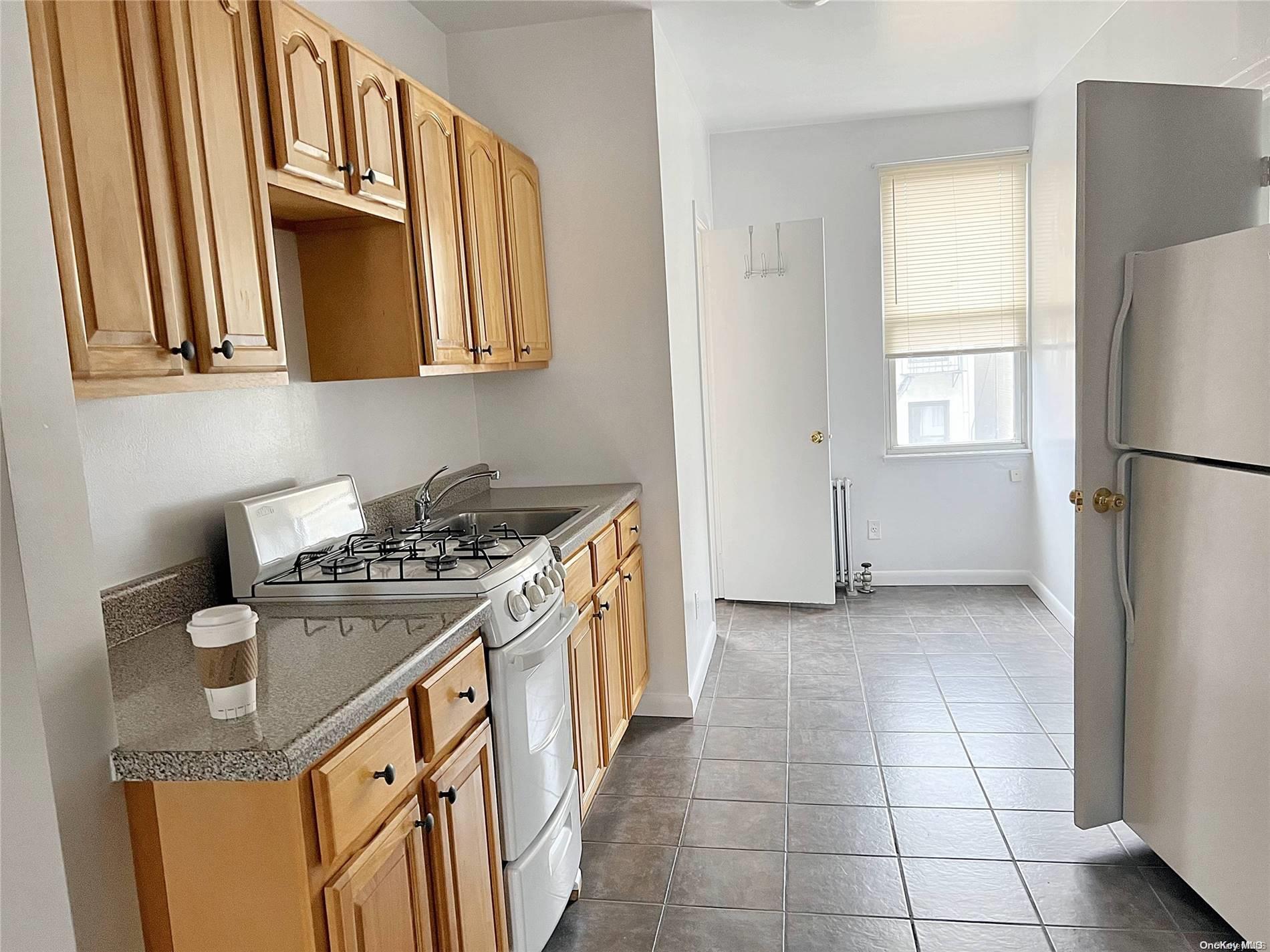 #7 photo, 127 N 4th Street, הברונקס Brooklyn , NY 11249