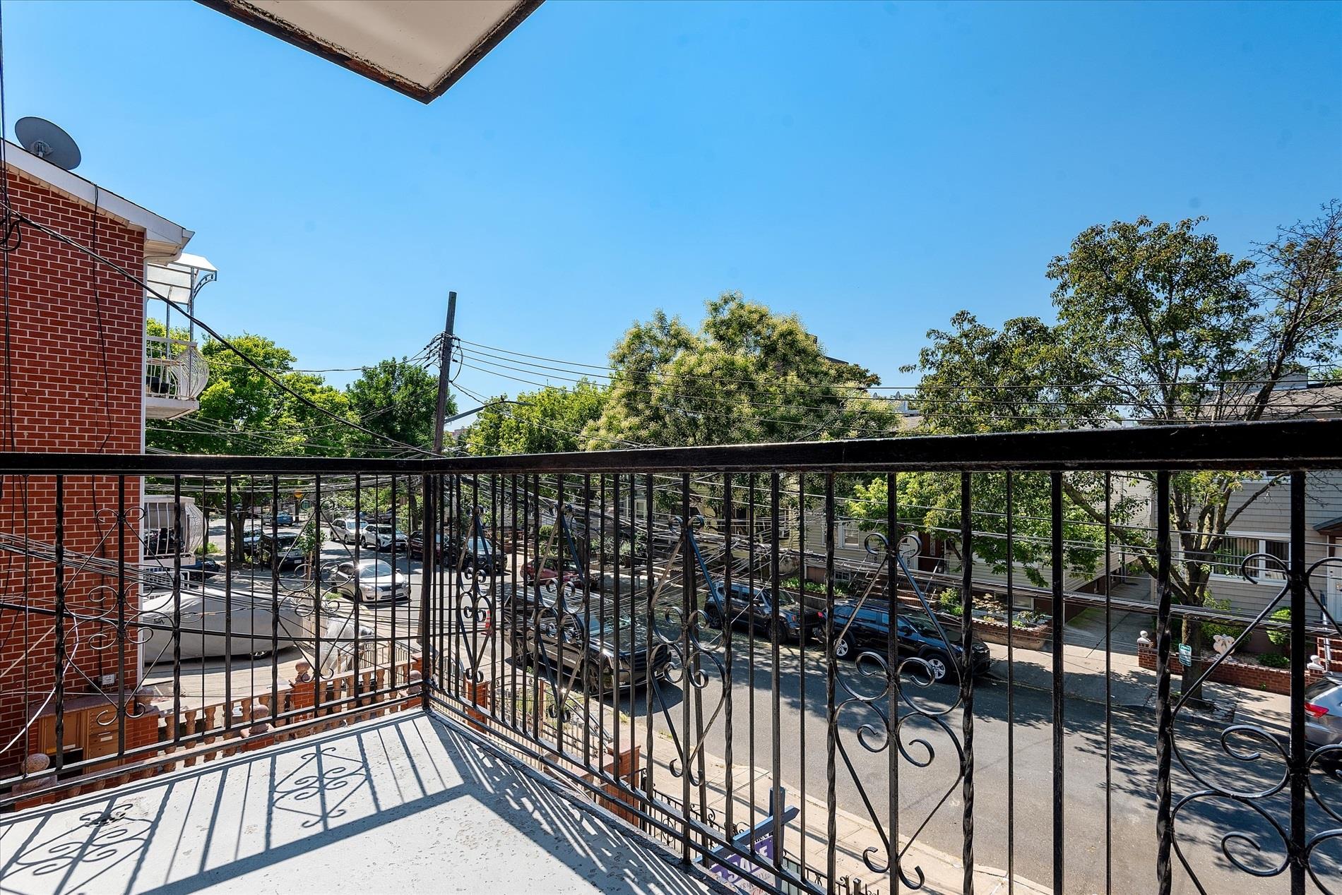 #11 photo, 86-18 57th Road, クイーンズ区 Elmhurst , NY 11373