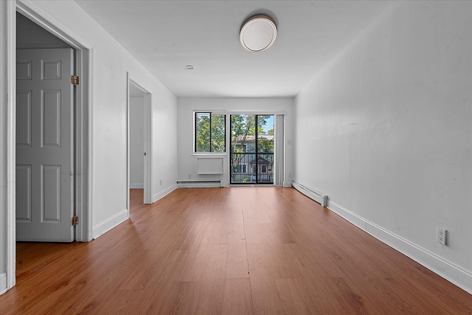 #12 photo, 86-18 57th Road, クイーンズ区 Elmhurst , NY 11373