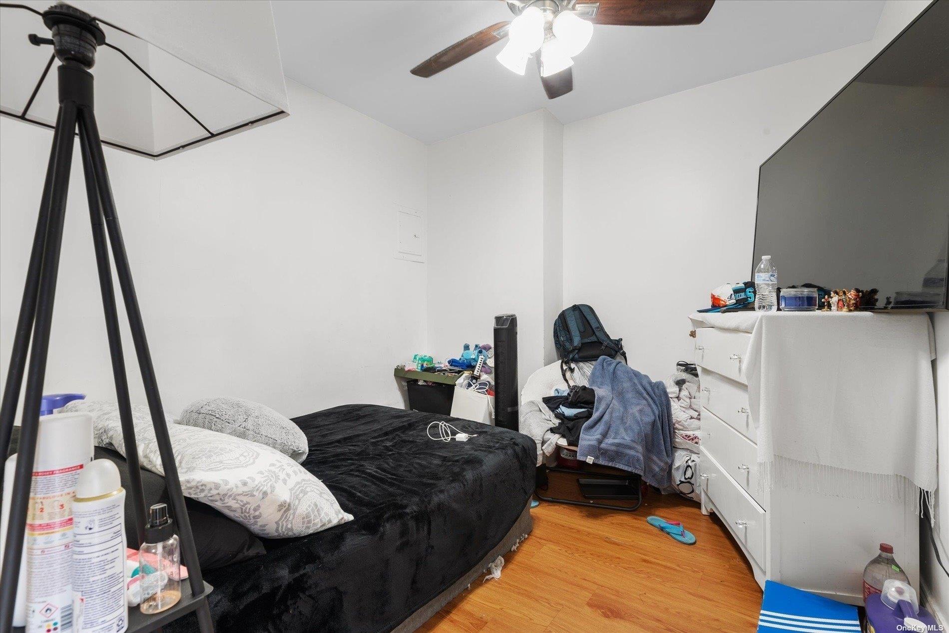 #9 photo, 86-18 57th Road, クイーンズ区 Elmhurst , NY 11373