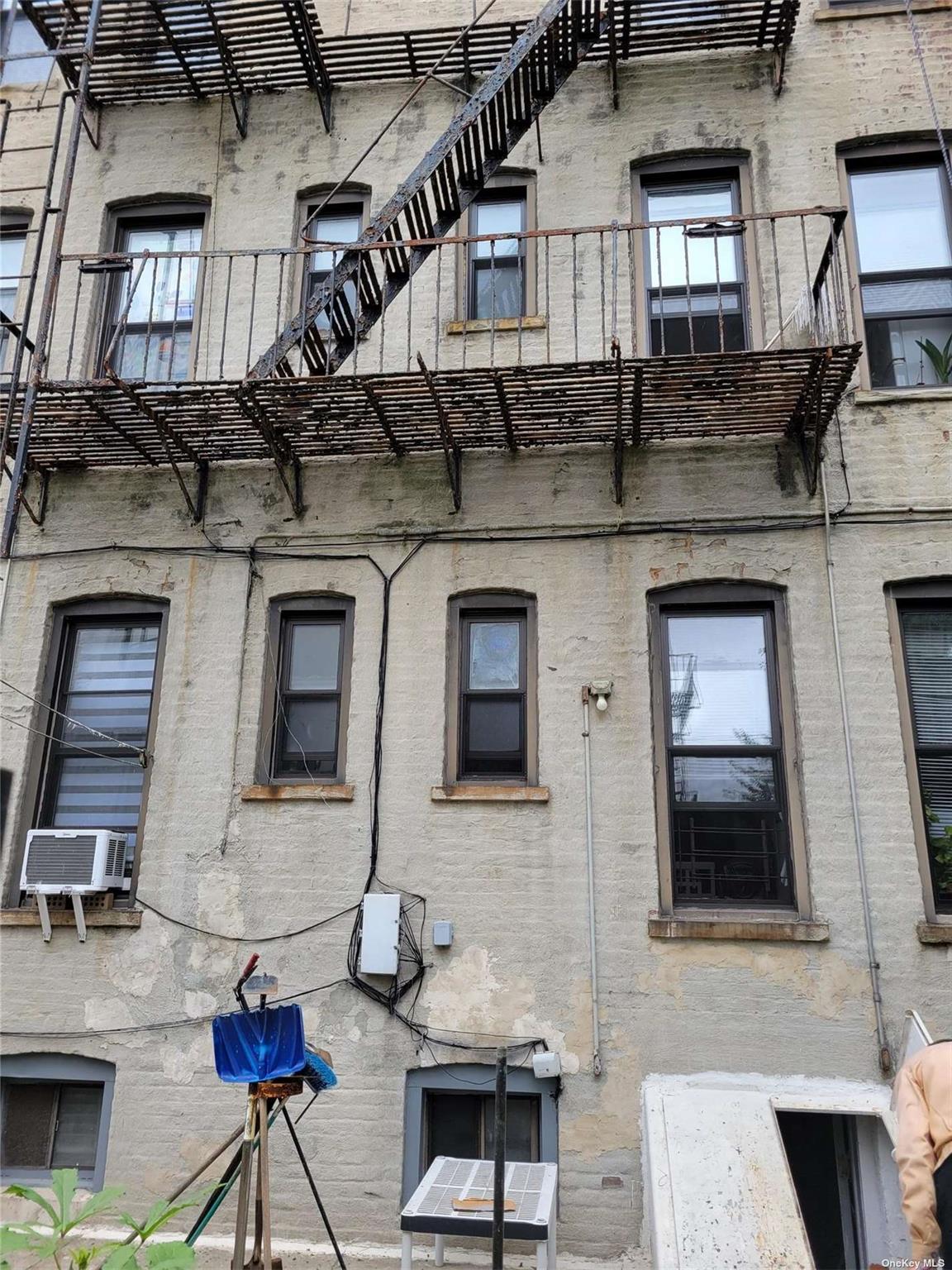 #4 photo, 18-58 Cornelia Street, クイーンズ区 Ridgewood , NY 11385