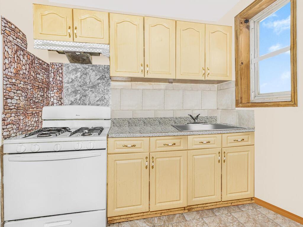 #4 photo, 1893 Longfellow Avenue, Bronx , NY 10460