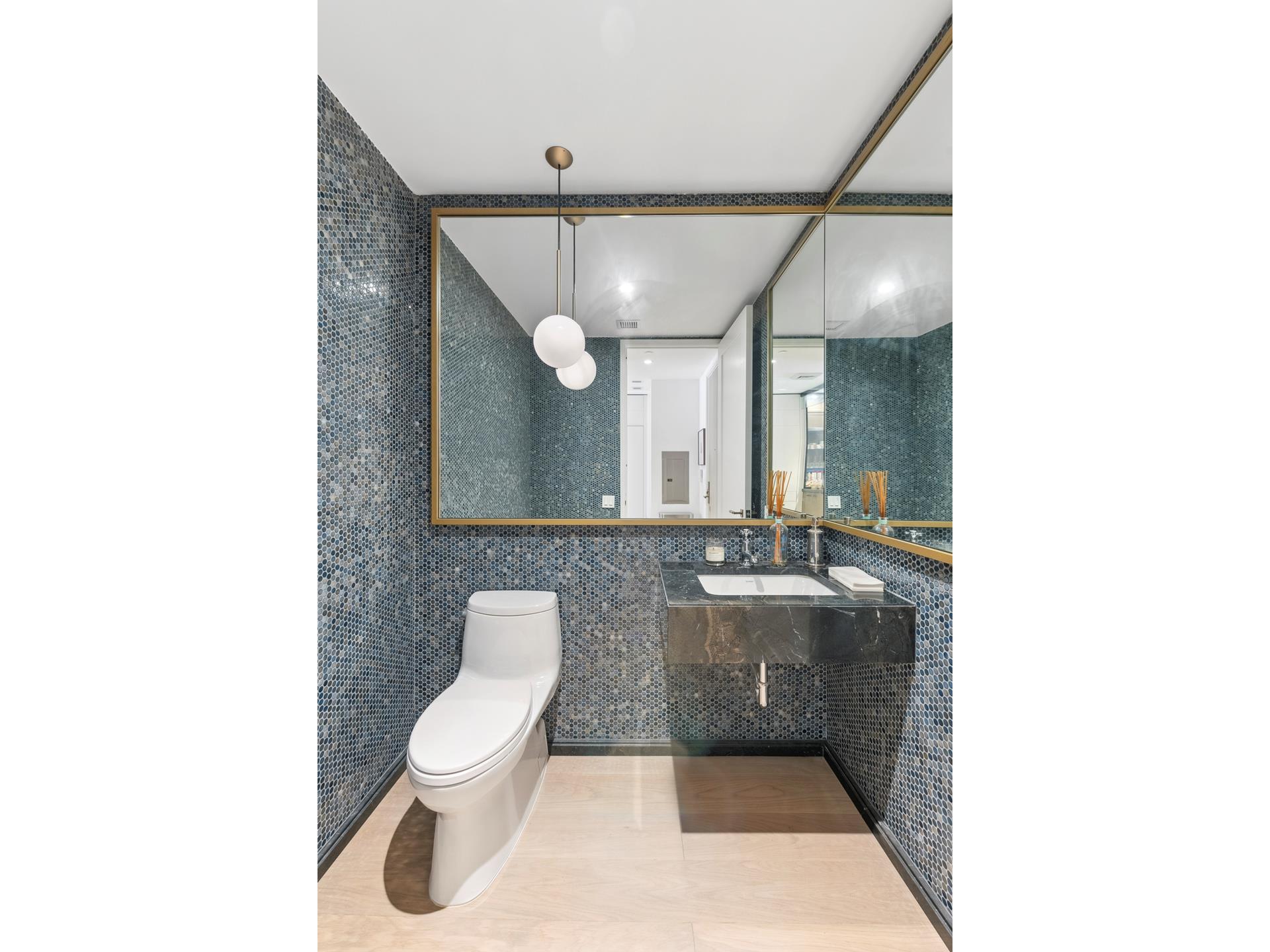 #12 photo, 438 E 12TH Street, マンハッタン East Village , NY 10009