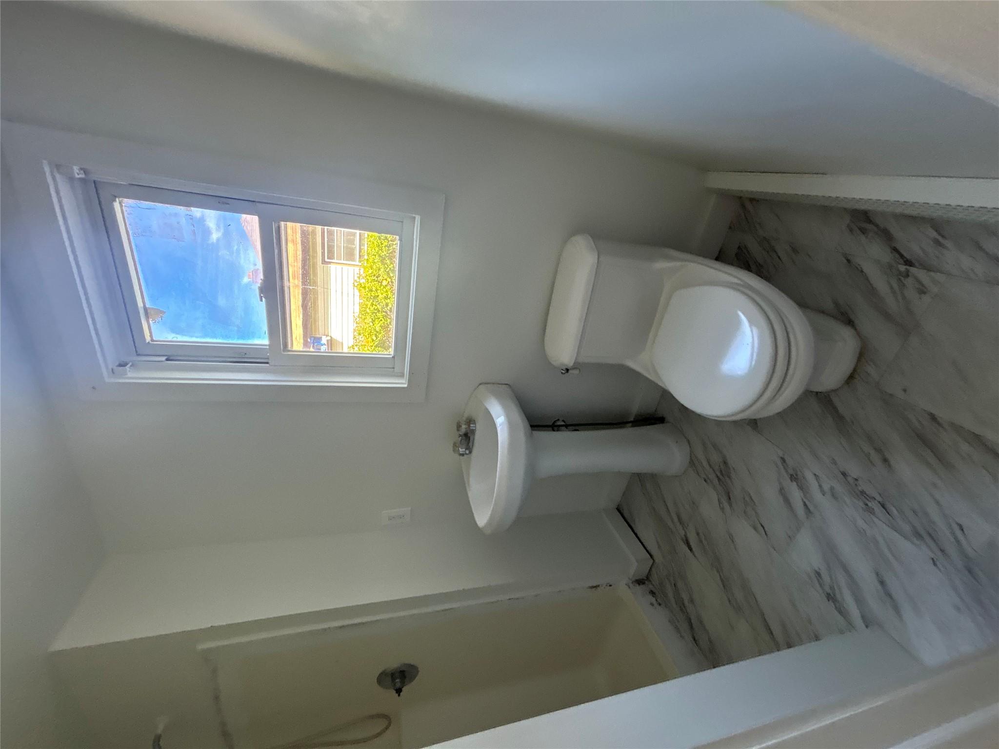 #19 photo, 39 Halsey Avenue, サフォーク郡 Southampton , NY 11968