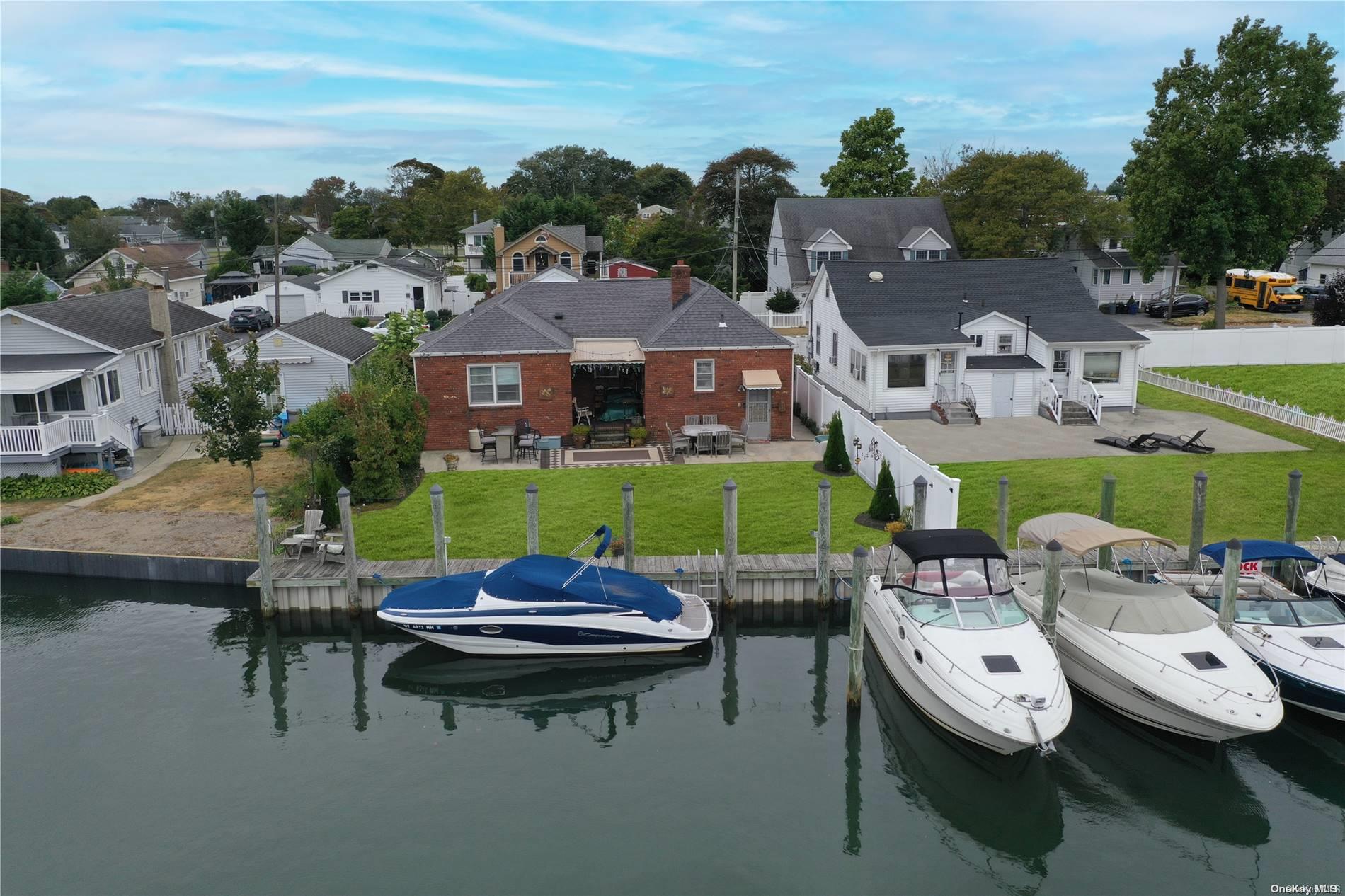 #2 photo, 768 S Hickory Street, সাফোক কাউন্টি Lindenhurst , NY 11757