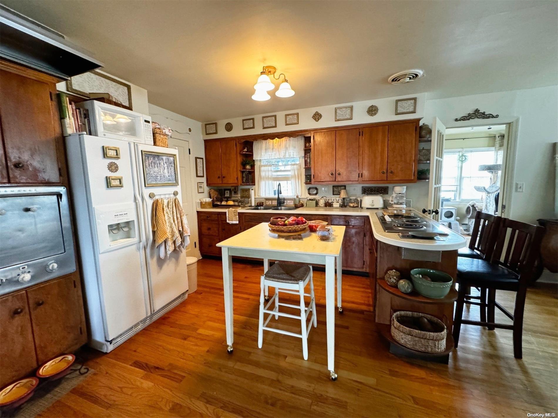 #7 photo, 768 S Hickory Street, সাফোক কাউন্টি Lindenhurst , NY 11757