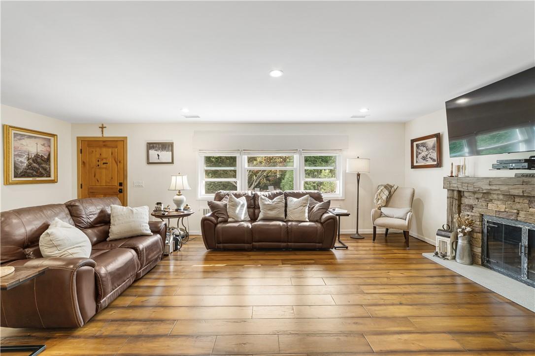 #10 photo, 19 Halsey Place, Valhalla , NY 10595