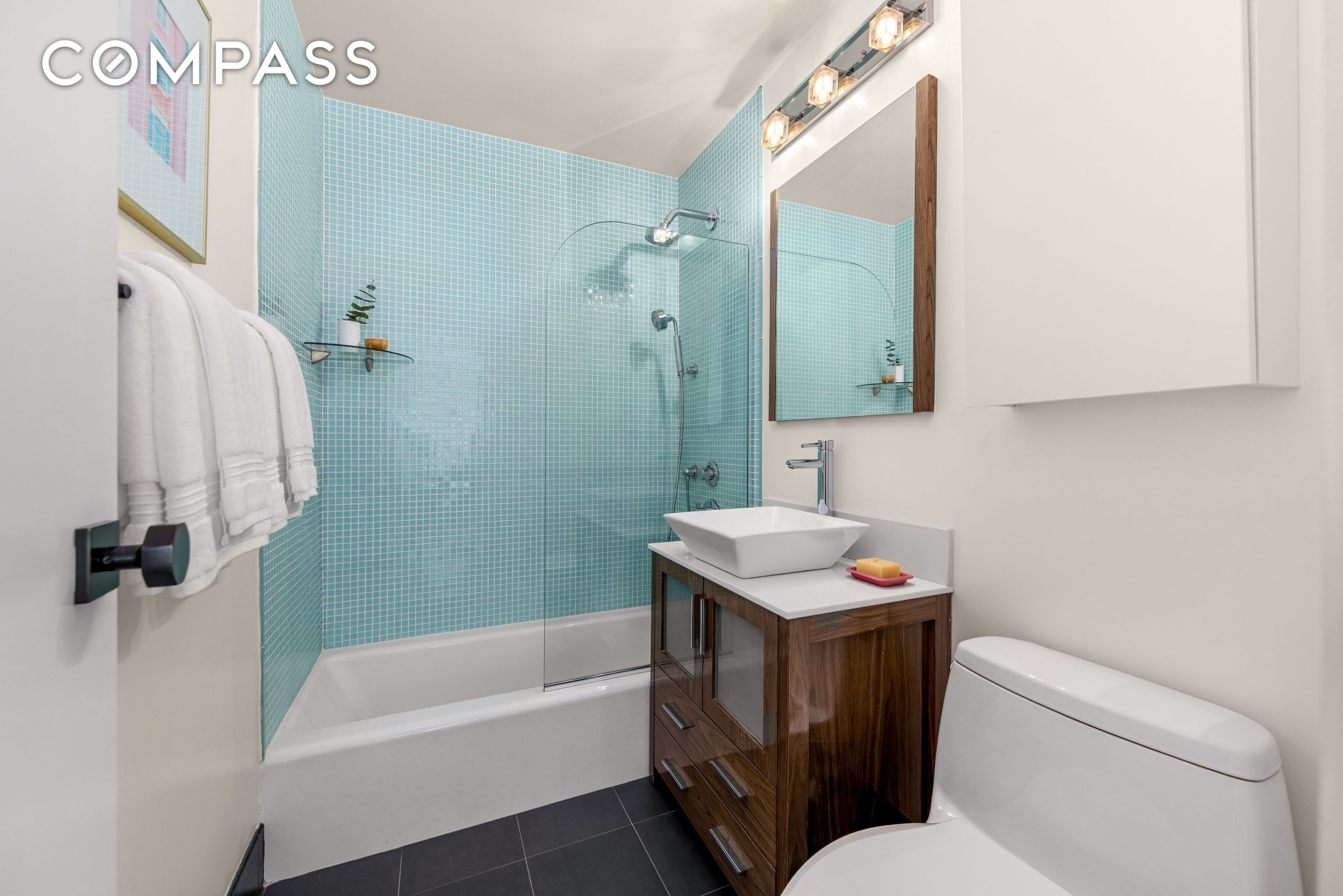 #11 photo, 115 E 9th Street, マンハッタン Greenwich Village , NY 10003